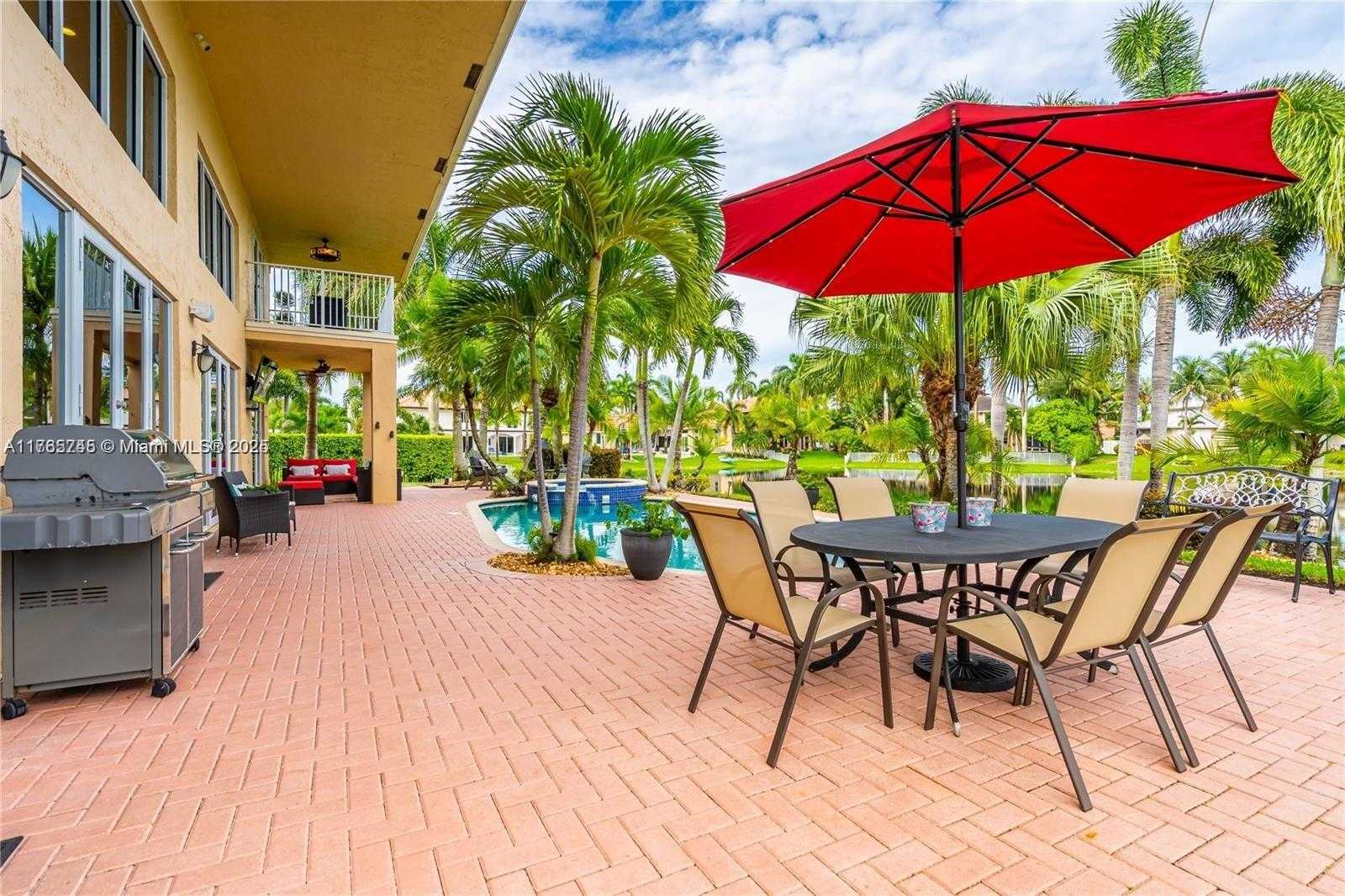 Small Image of Pembroke Pines Number 25
