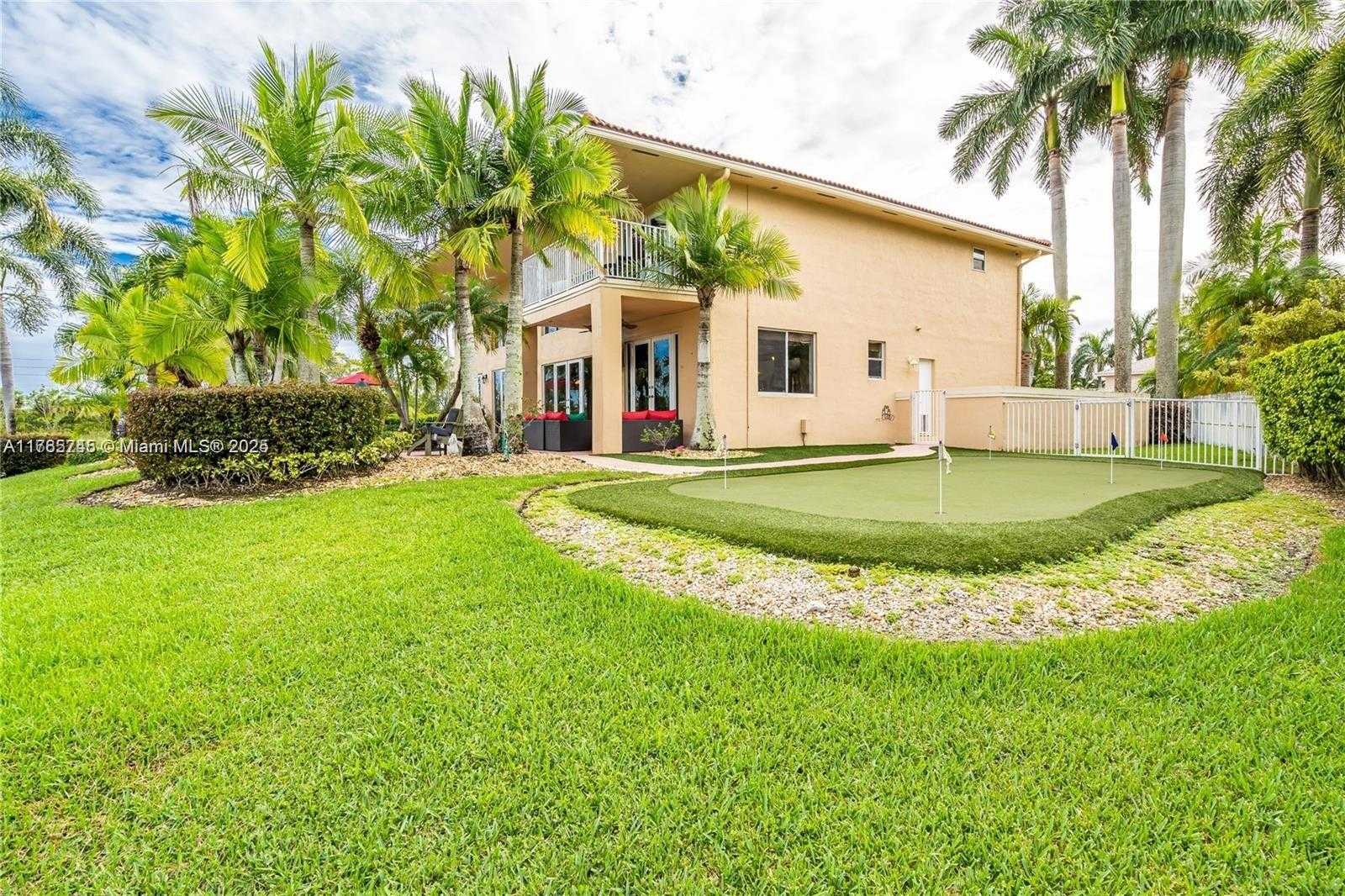 Small Image of Pembroke Pines Number 30