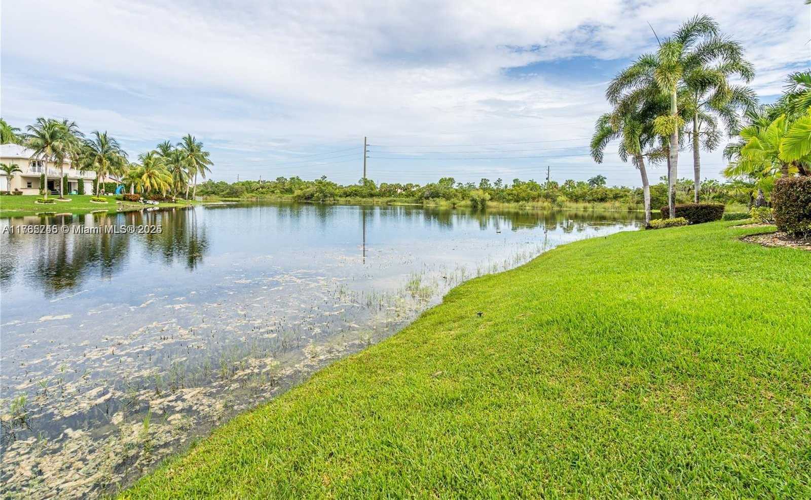 Small Image of Pembroke Pines Number 31