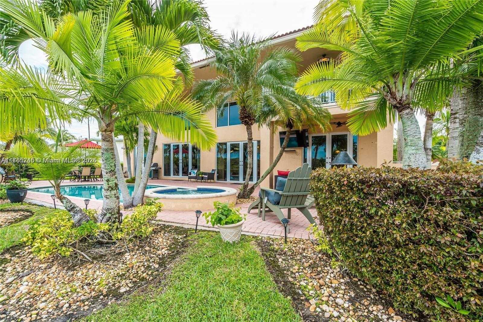 Small Image of Pembroke Pines Number 32