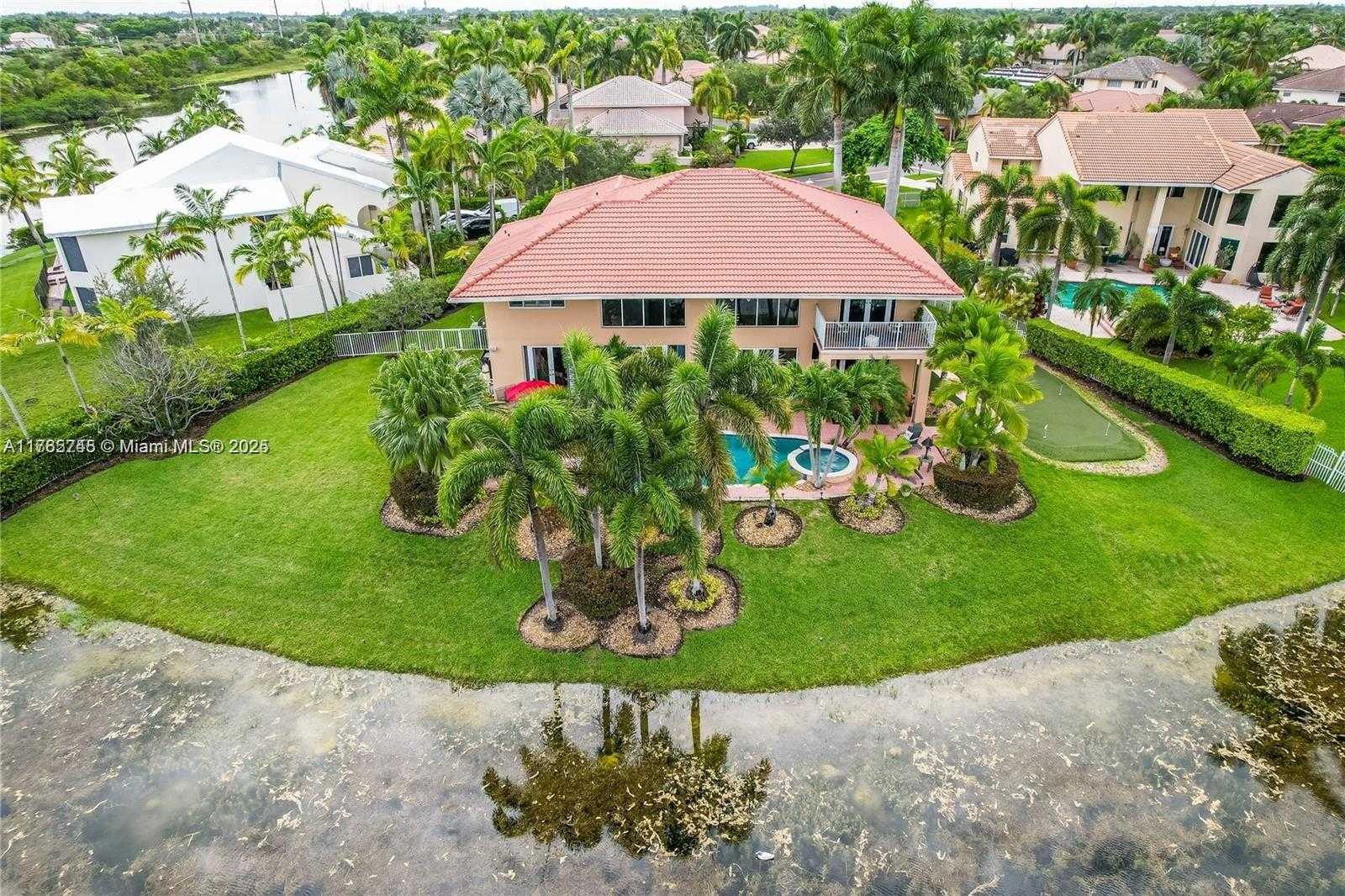 Small Image of Pembroke Pines Number 5