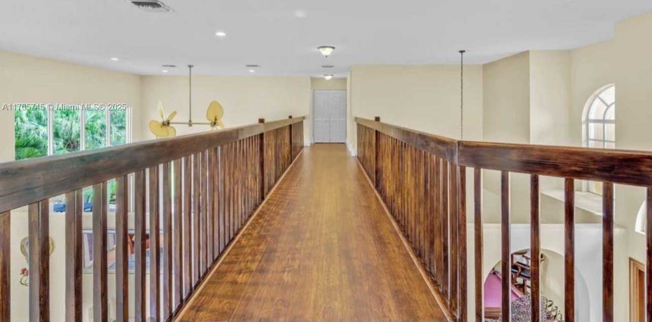 Small Image of Pembroke Pines Number 51