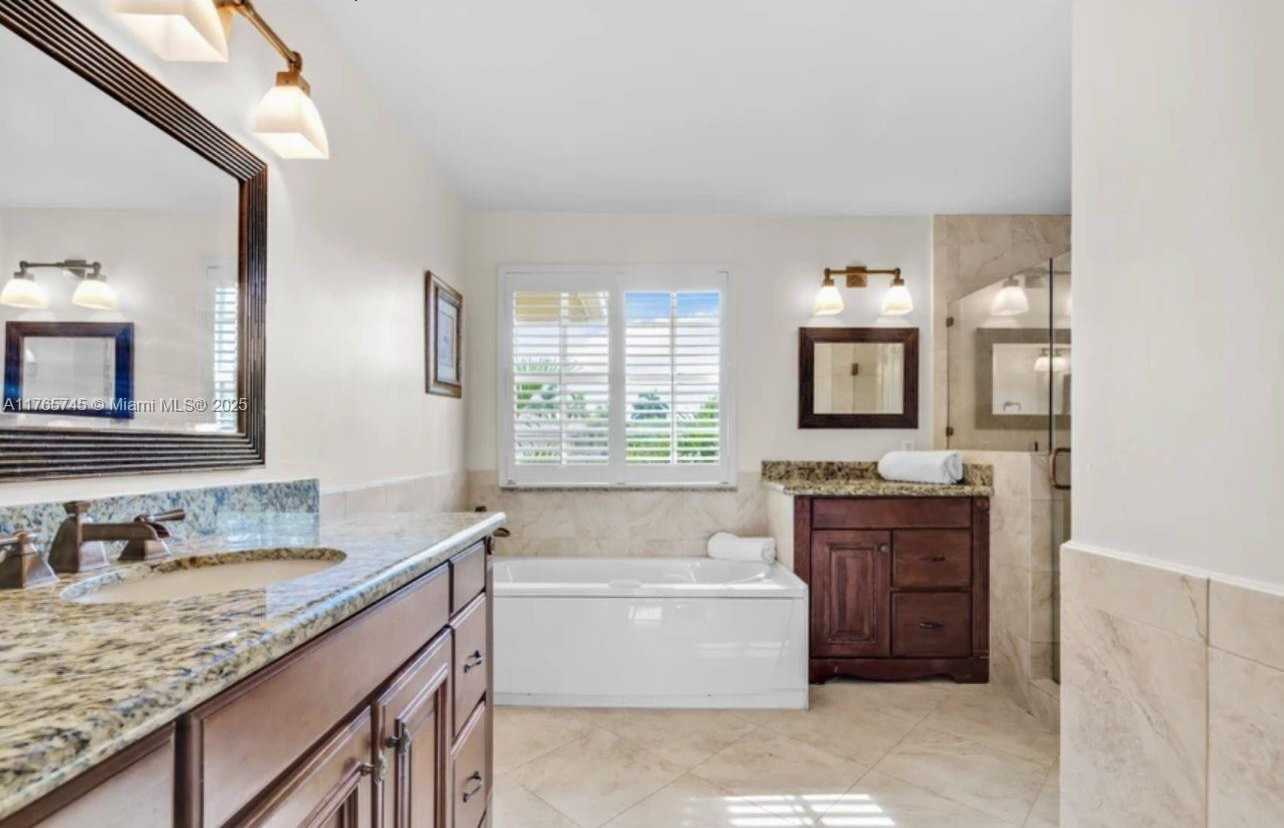 Small Image of Pembroke Pines Number 54