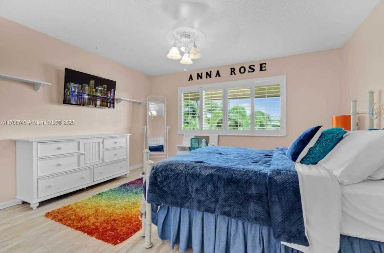 Small Image of Pembroke Pines Number 58