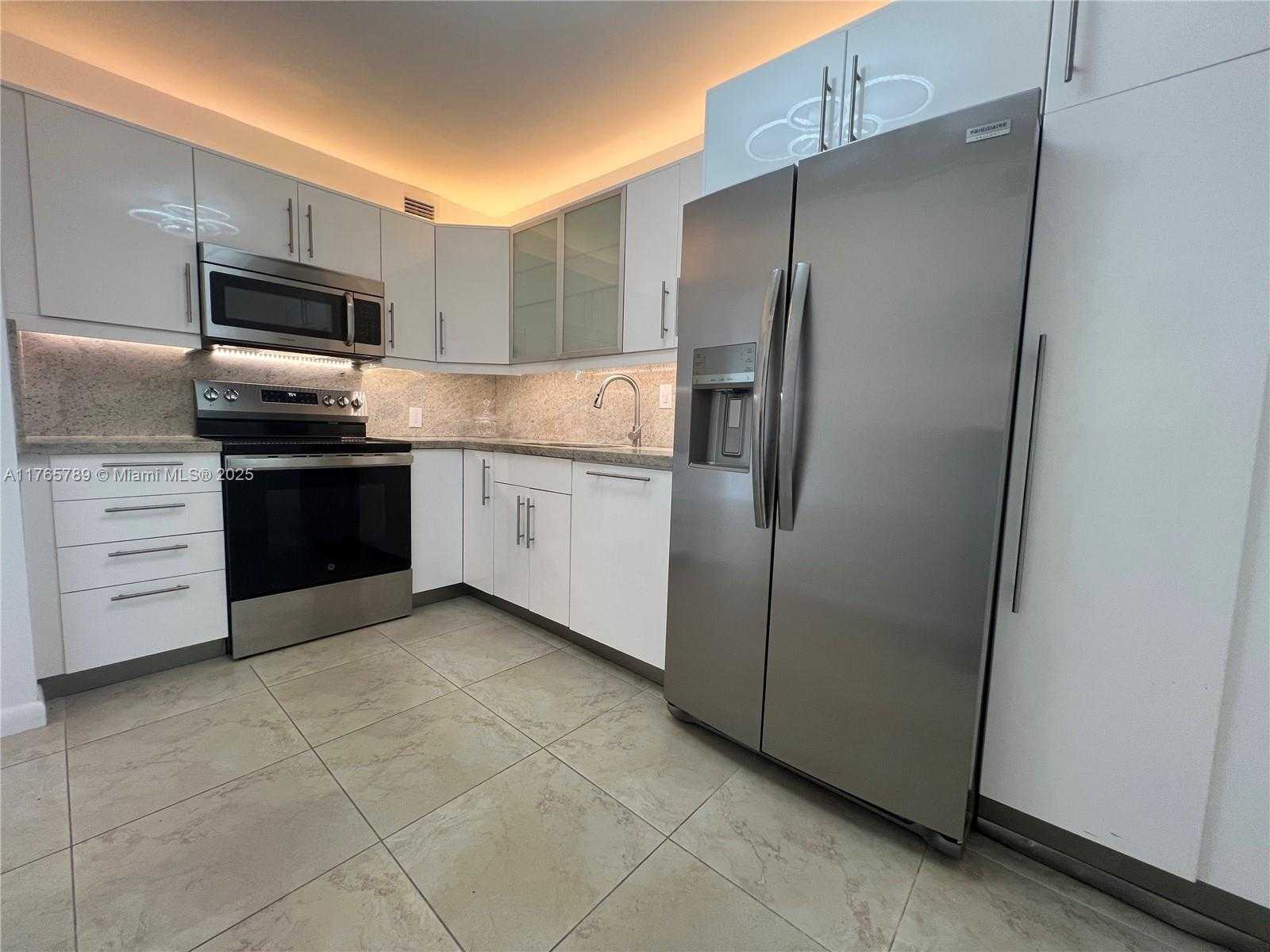Small Image of 100 BAYVIEW DR #1918, Sunny Isles Beach Number 12