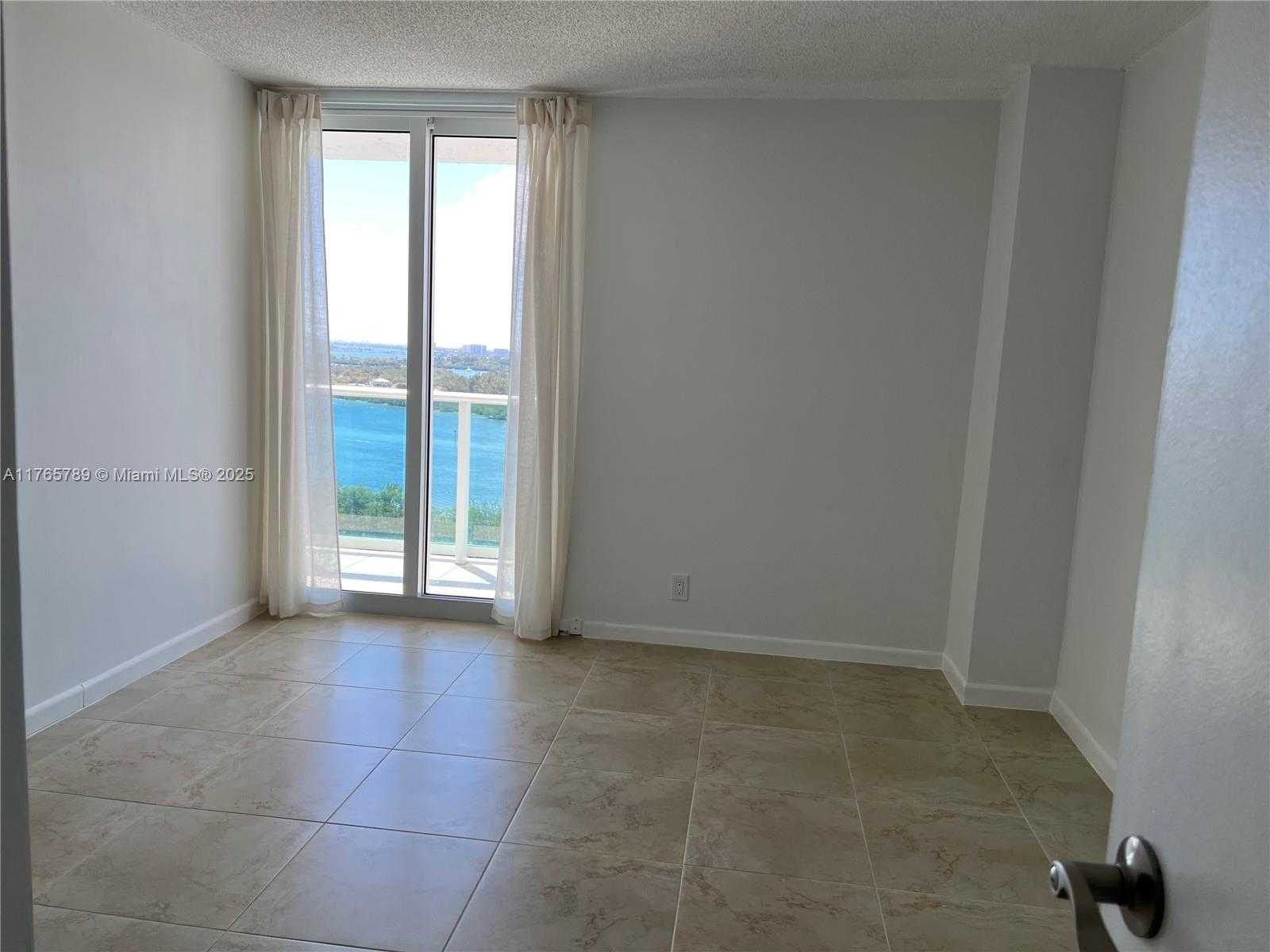 Small Image of 100 BAYVIEW DR #1918, Sunny Isles Beach Number 3