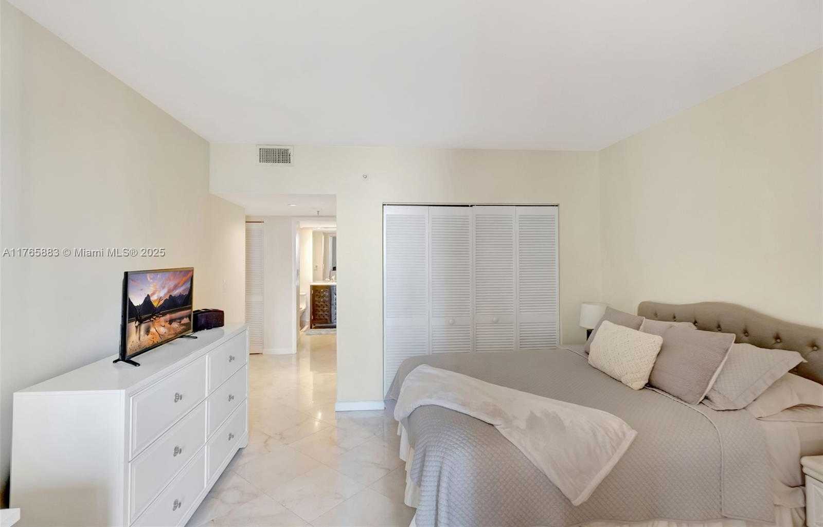 Small Image of 520 BRICKELL KEY DR #A914, Miami Number 20