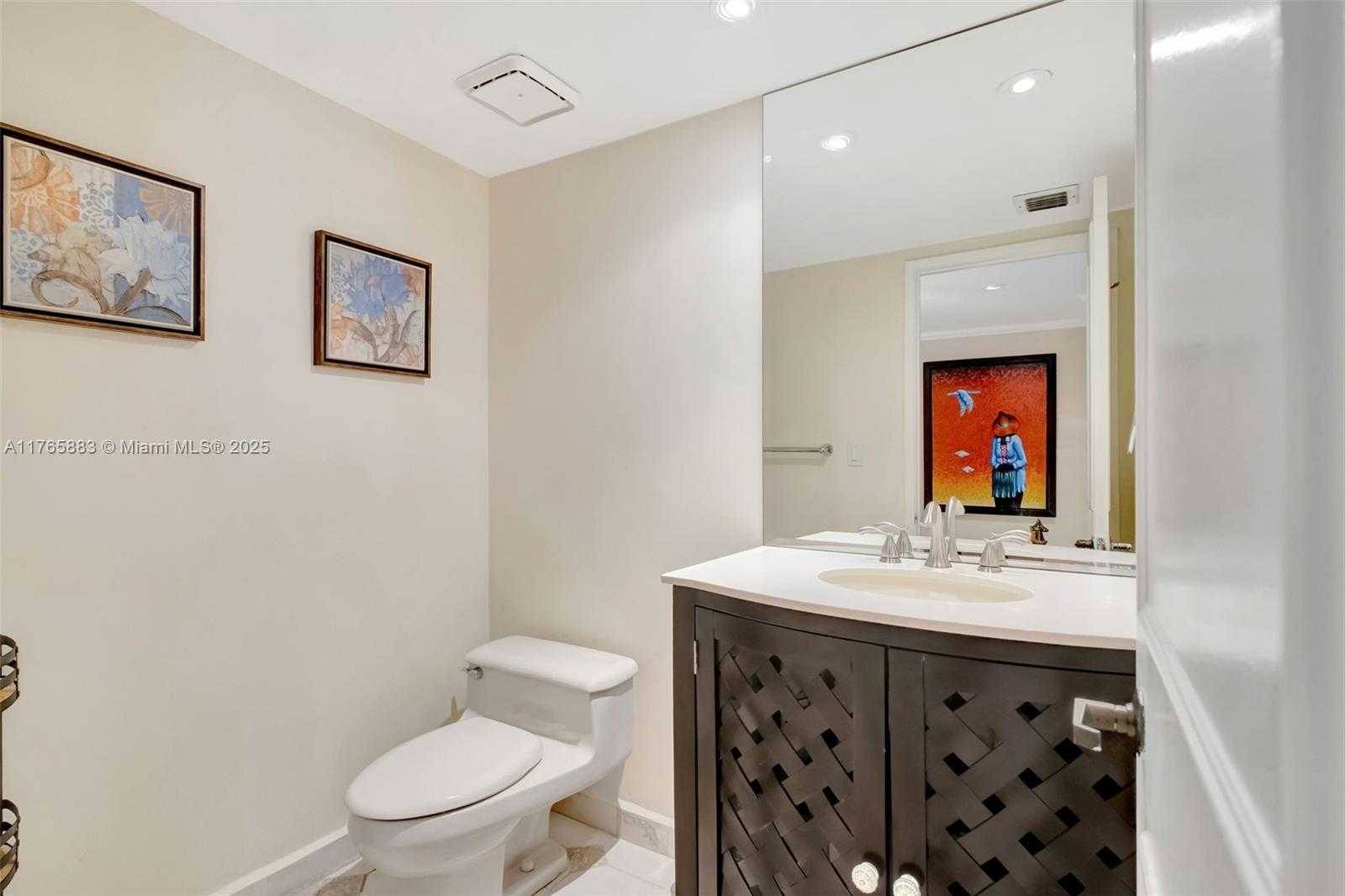 Small Image of 520 BRICKELL KEY DR #A914, Miami Number 4