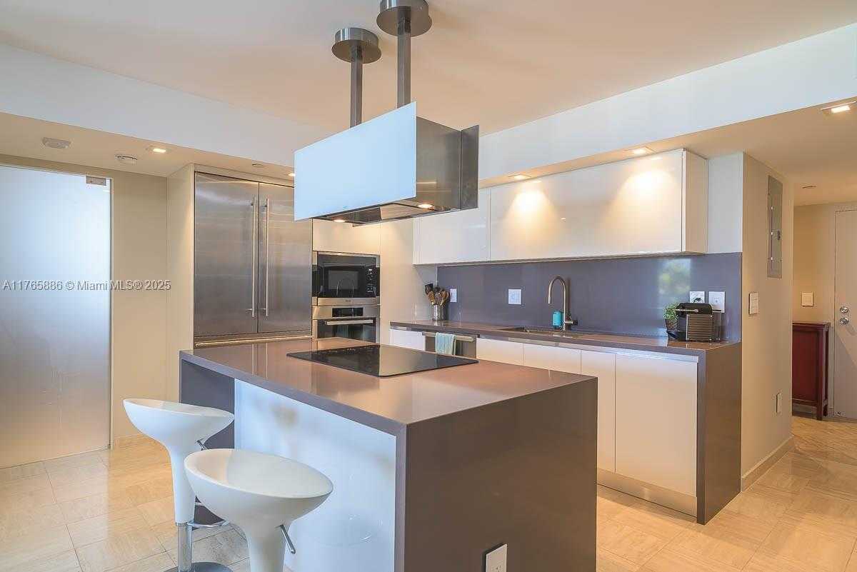Small Image of 2457 COLLINS AVE #405, Miami Beach Number 10