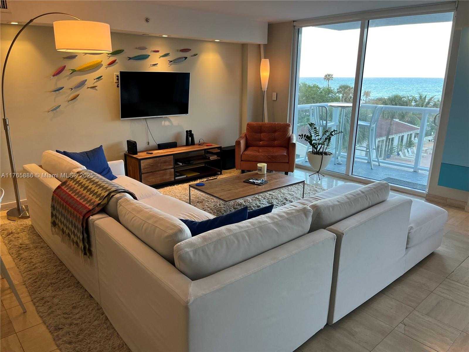 Small Image of 2457 COLLINS AVE #405, Miami Beach Number 12