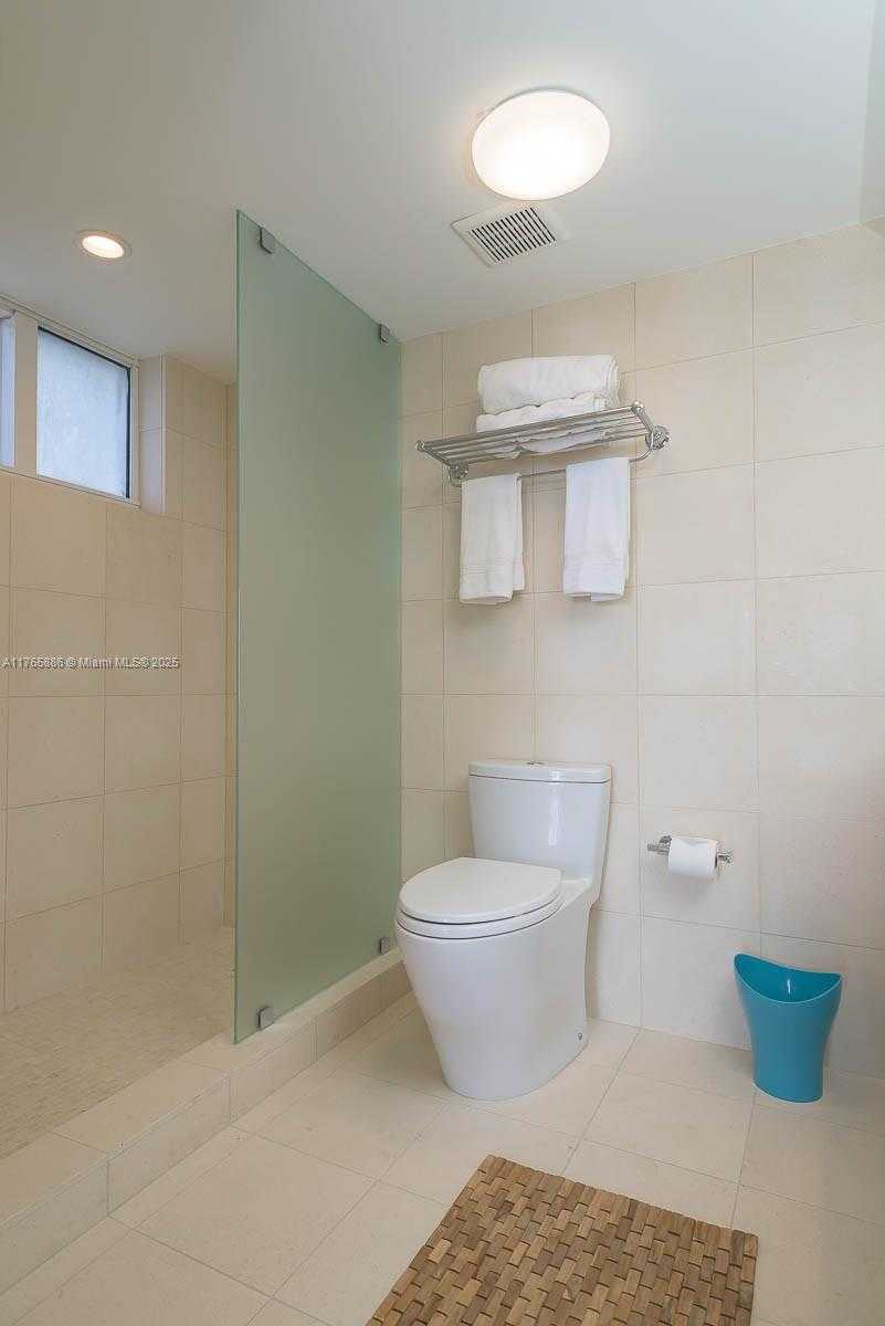 Small Image of 2457 COLLINS AVE #405, Miami Beach Number 25