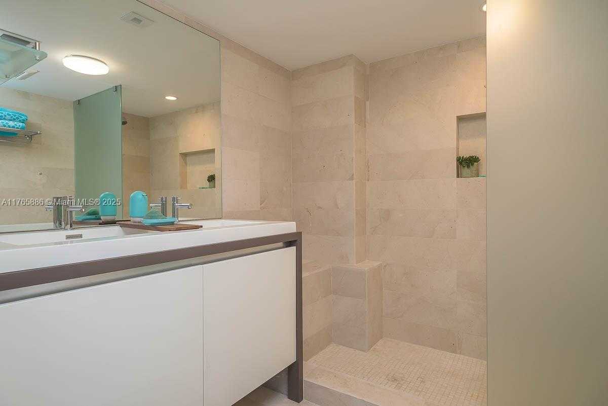 Small Image of 2457 COLLINS AVE #405, Miami Beach Number 27