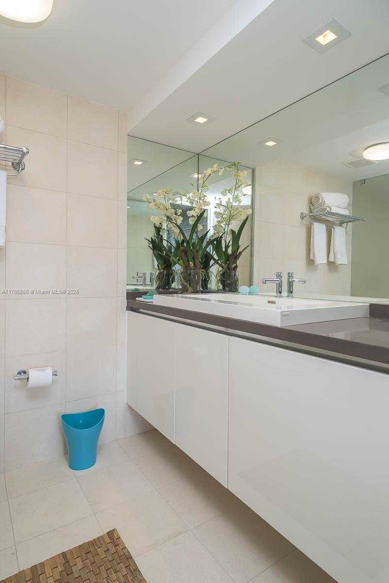Small Image of 2457 COLLINS AVE #405, Miami Beach Number 28