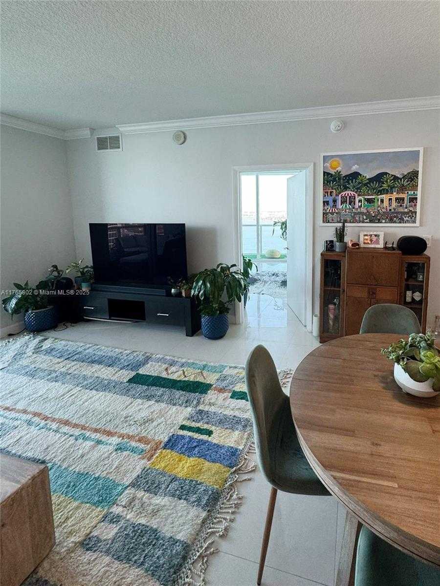 Small Image of 1900 NORTH BAYSHORE DR #3915, Miami Number 4