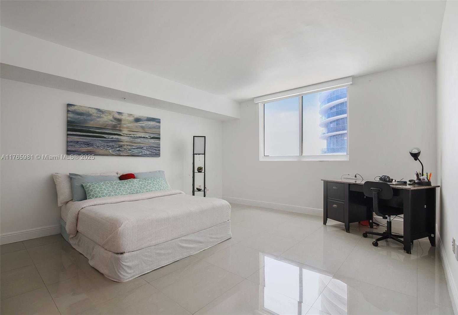 Small Image of 1800 NORTH BAYSHORE DR #1411, Miami Number 4