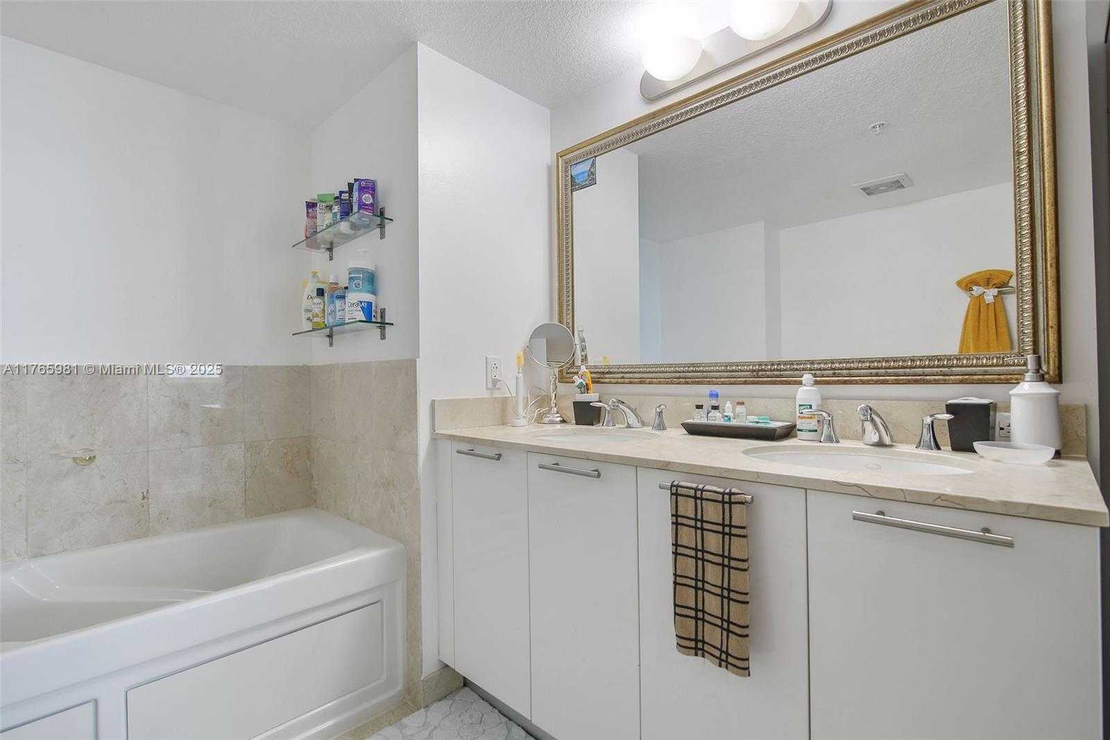 Small Image of 1800 NORTH BAYSHORE DR #1411, Miami Number 6