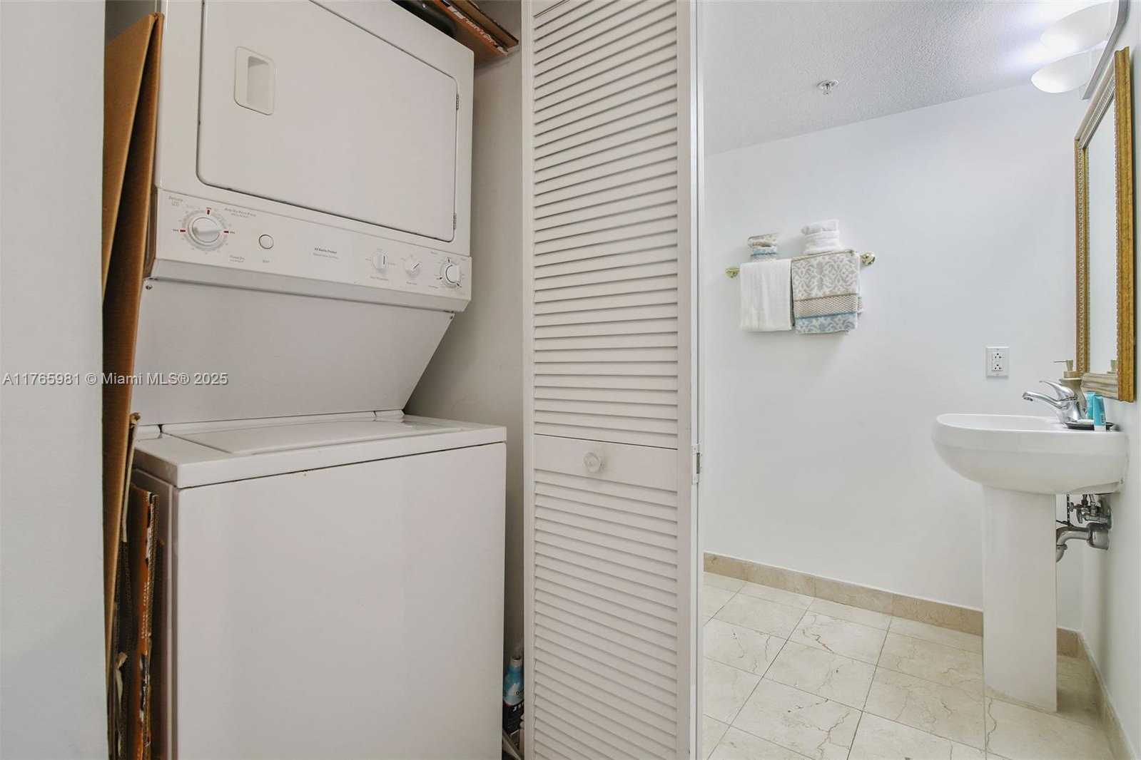 Small Image of 1800 NORTH BAYSHORE DR #1411, Miami Number 7