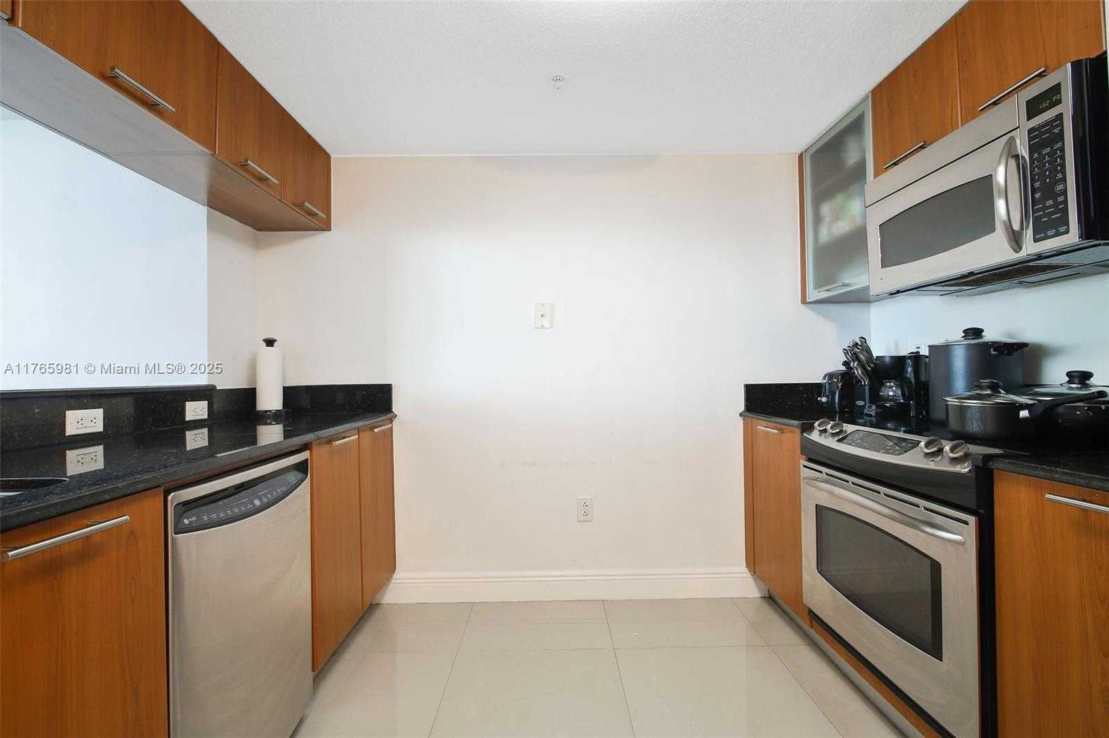 Small Image of 1800 NORTH BAYSHORE DR #1411, Miami Number 8