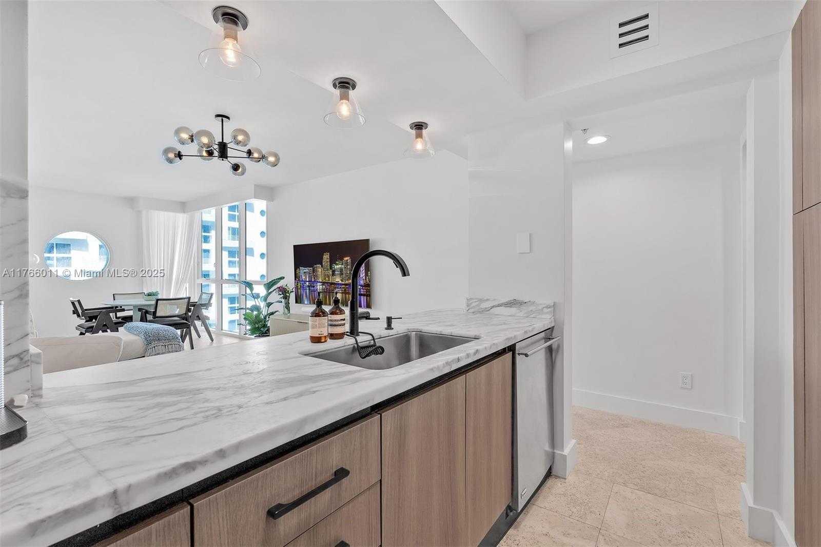 Small Image of 1500 OCEAN DR #607, Miami Beach Number 14
