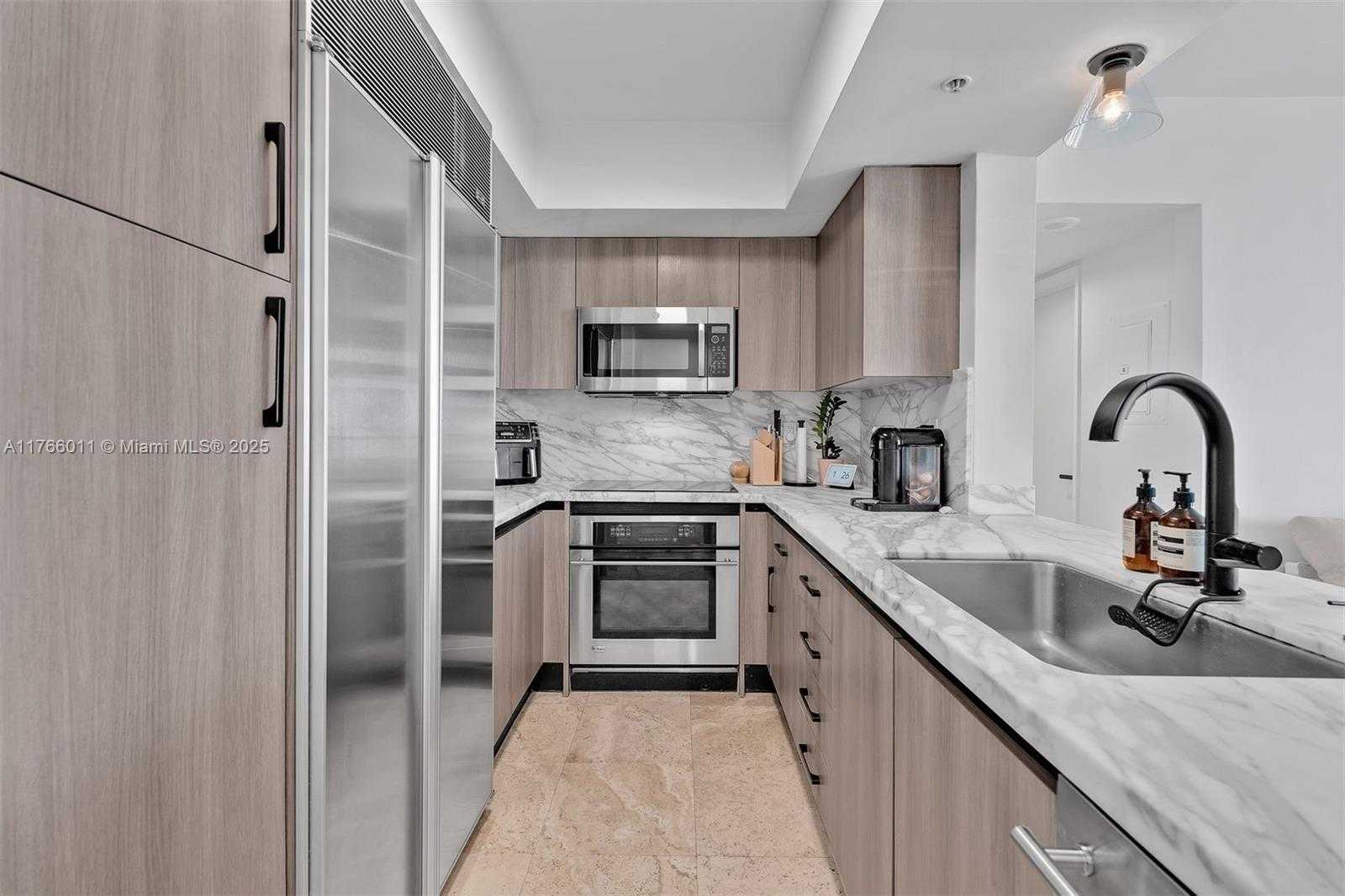 Small Image of 1500 OCEAN DR #607, Miami Beach Number 3