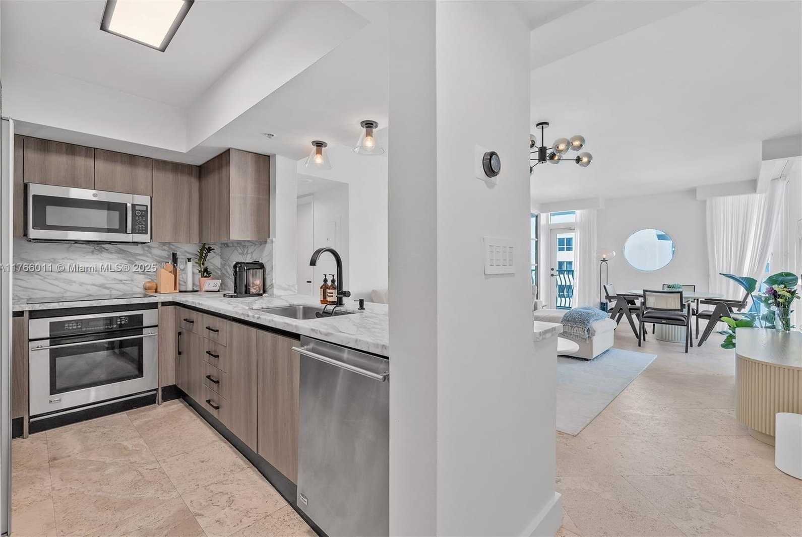 Small Image of 1500 OCEAN DR #607, Miami Beach Number 4