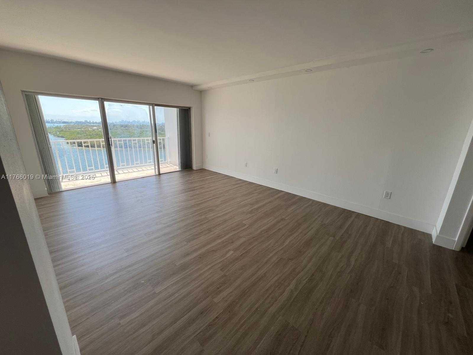 Small Image of 500 BAYVIEW DR #1120, Sunny Isles Beach Number 13