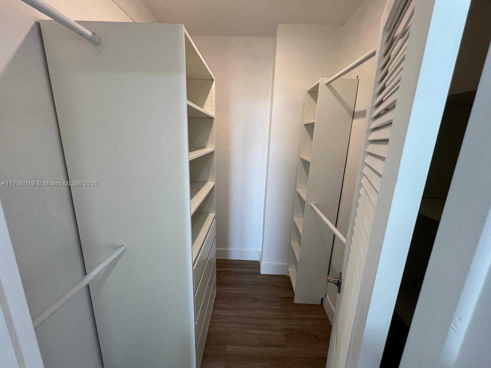 Small Image of 500 BAYVIEW DR #1120, Sunny Isles Beach Number 23