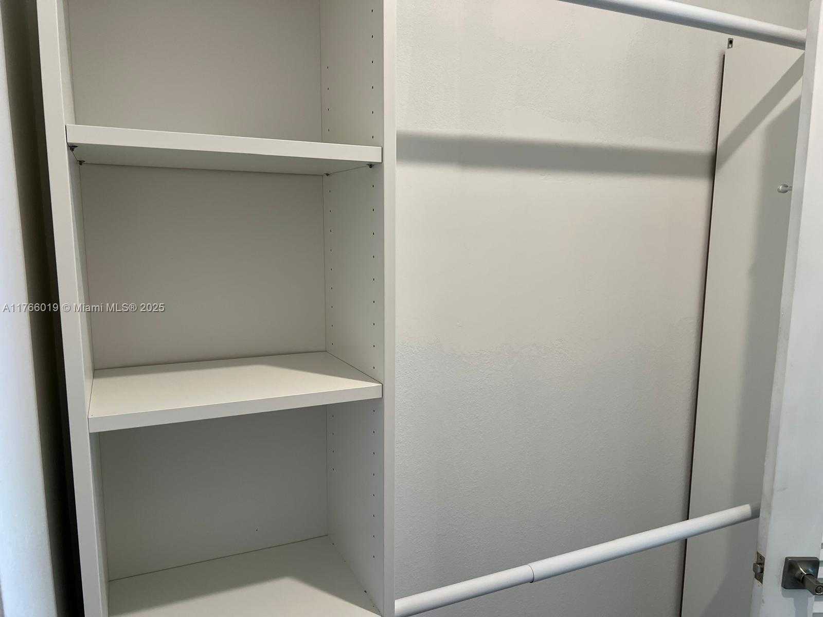 Small Image of 500 BAYVIEW DR #1120, Sunny Isles Beach Number 24