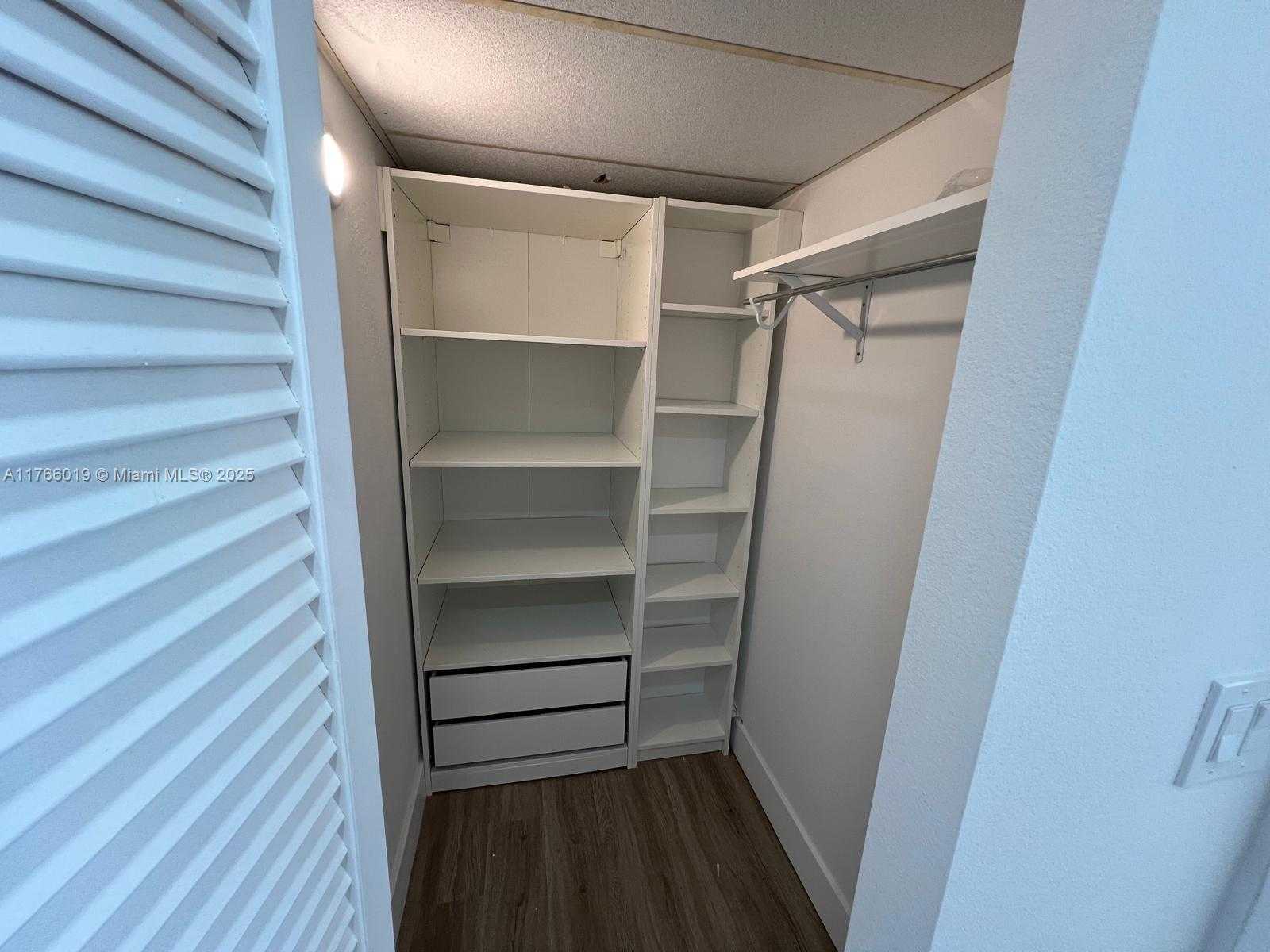 Small Image of 500 BAYVIEW DR #1120, Sunny Isles Beach Number 25
