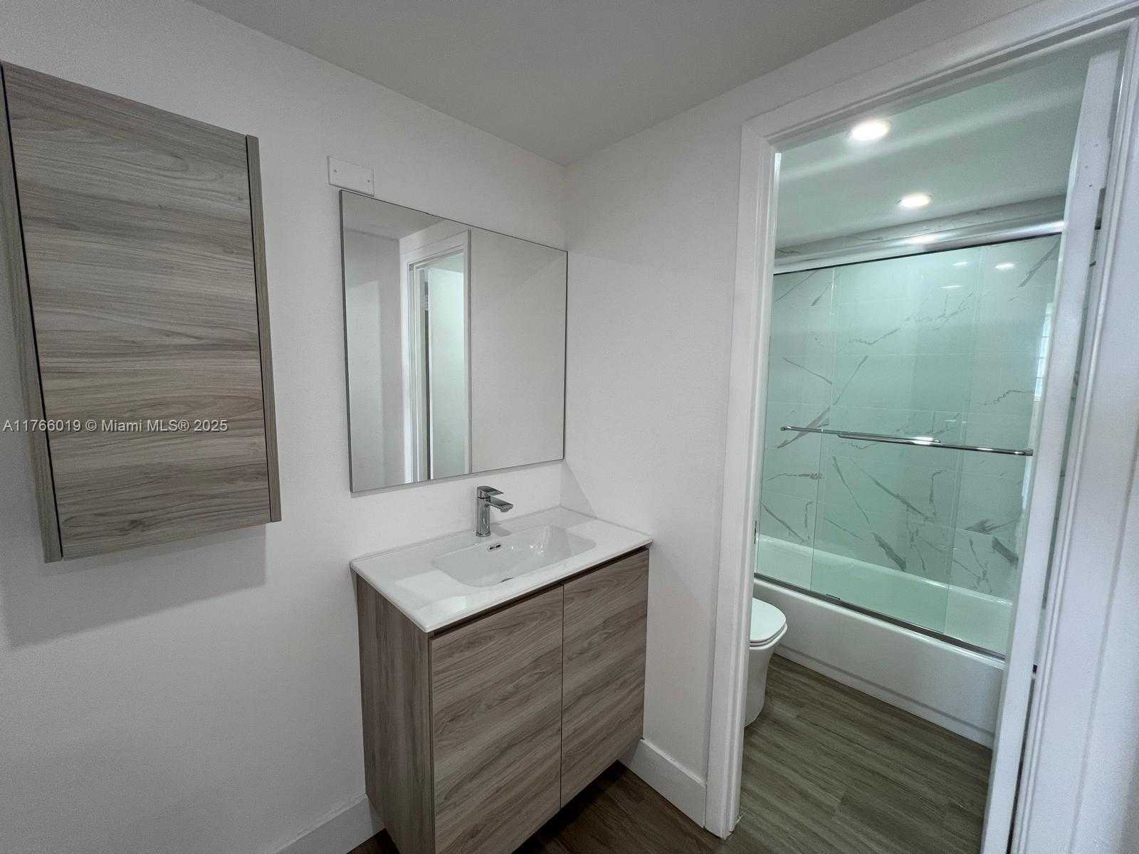Small Image of 500 BAYVIEW DR #1120, Sunny Isles Beach Number 26