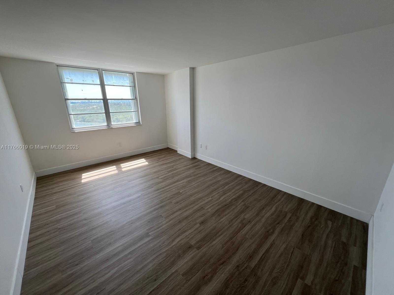 Small Image of 500 BAYVIEW DR #1120, Sunny Isles Beach Number 29