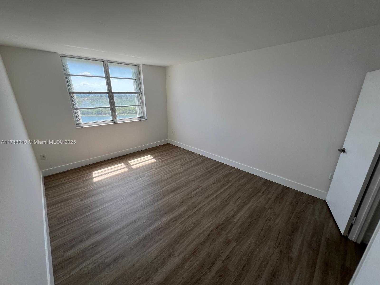 Small Image of 500 BAYVIEW DR #1120, Sunny Isles Beach Number 39