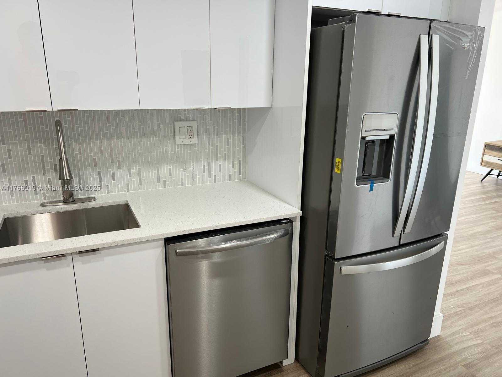 Small Image of 500 BAYVIEW DR #1120, Sunny Isles Beach Number 4