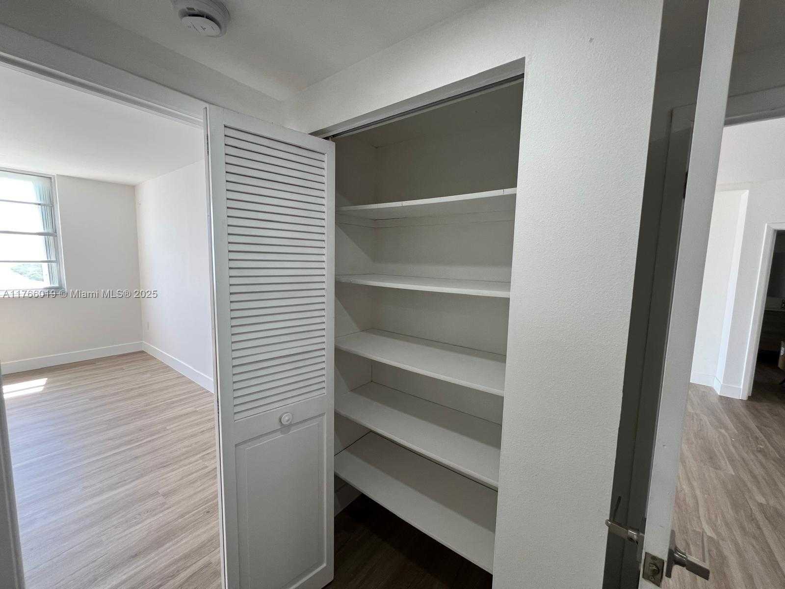 Small Image of 500 BAYVIEW DR #1120, Sunny Isles Beach Number 40