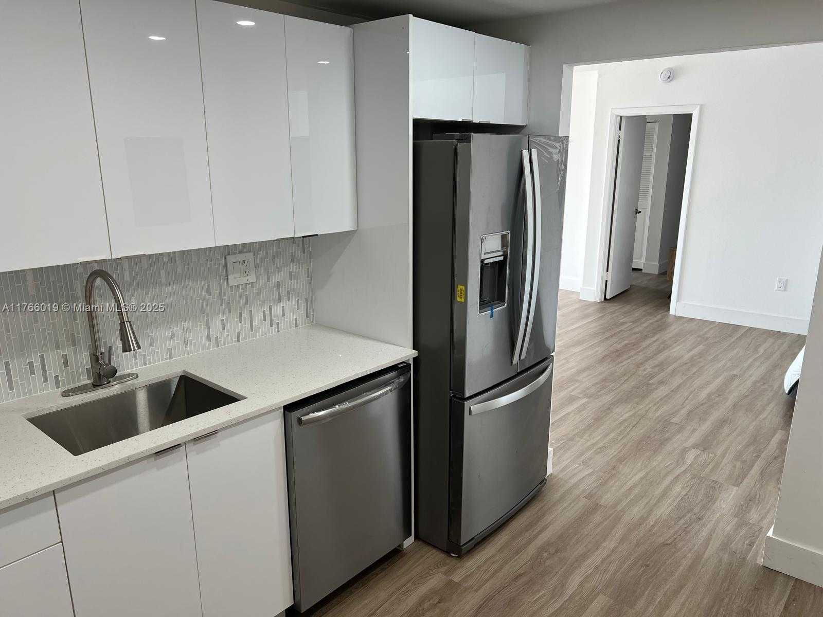 Small Image of 500 BAYVIEW DR #1120, Sunny Isles Beach Number 5
