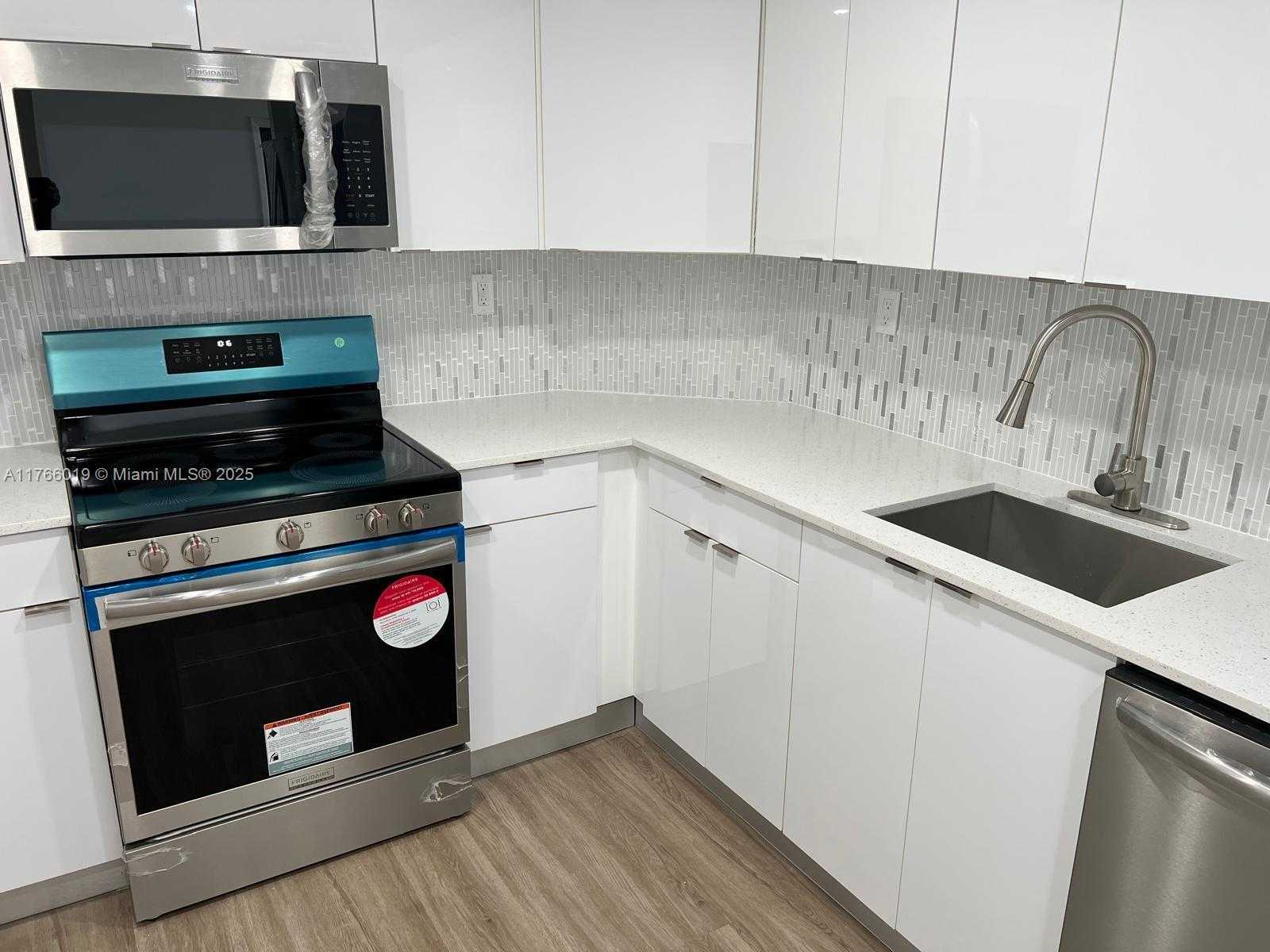 Small Image of 500 BAYVIEW DR #1120, Sunny Isles Beach Number 6