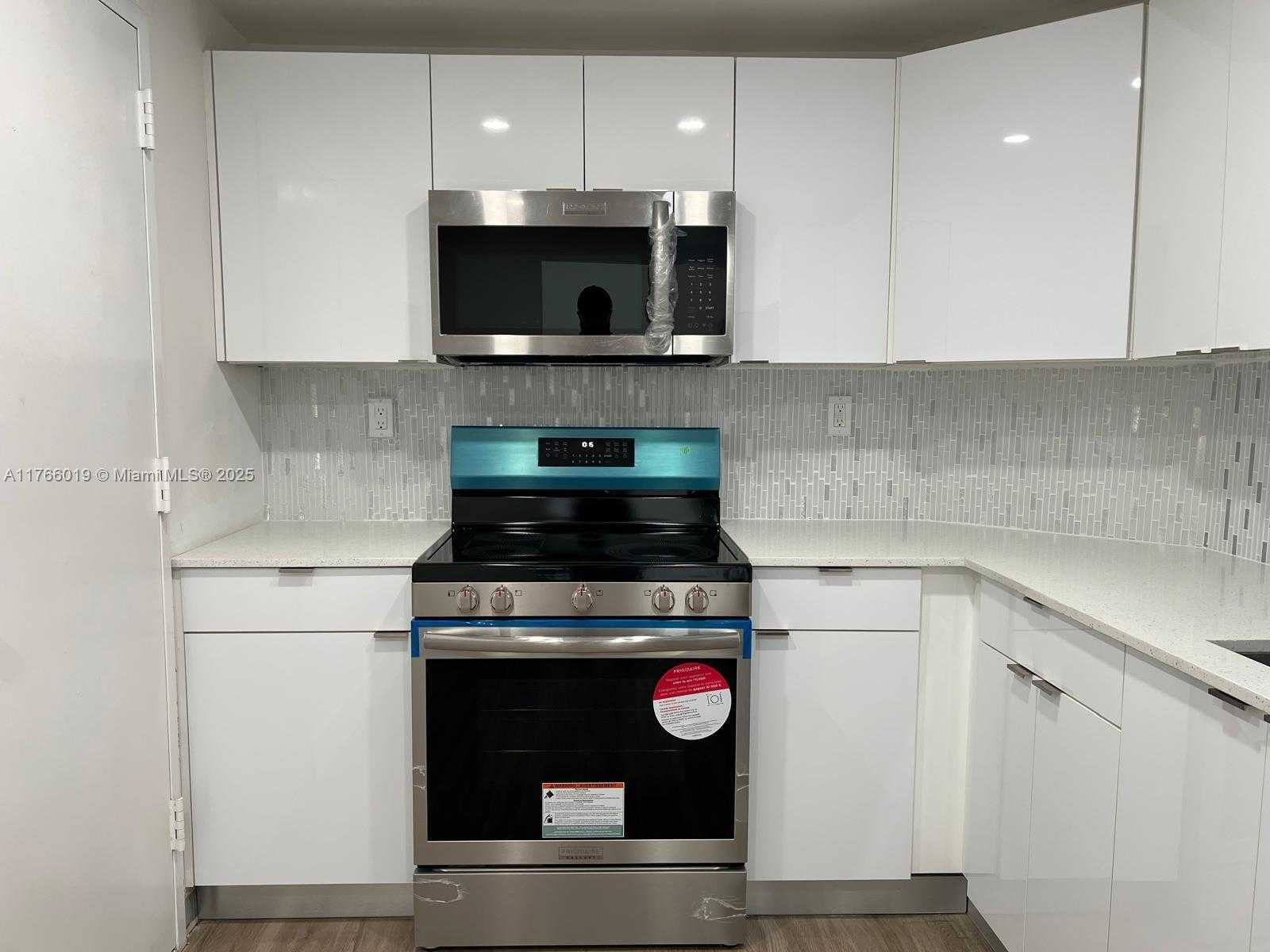 Small Image of 500 BAYVIEW DR #1120, Sunny Isles Beach Number 9