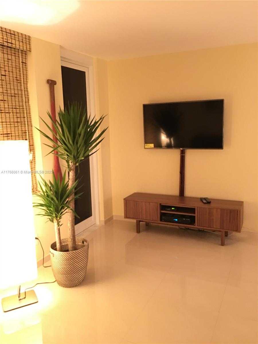 Small Image of 100 LINCOLN RD #1403, Miami Beach Number 3