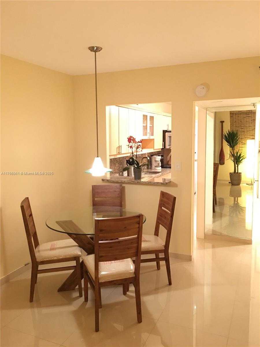 Small Image of 100 LINCOLN RD #1403, Miami Beach Number 4