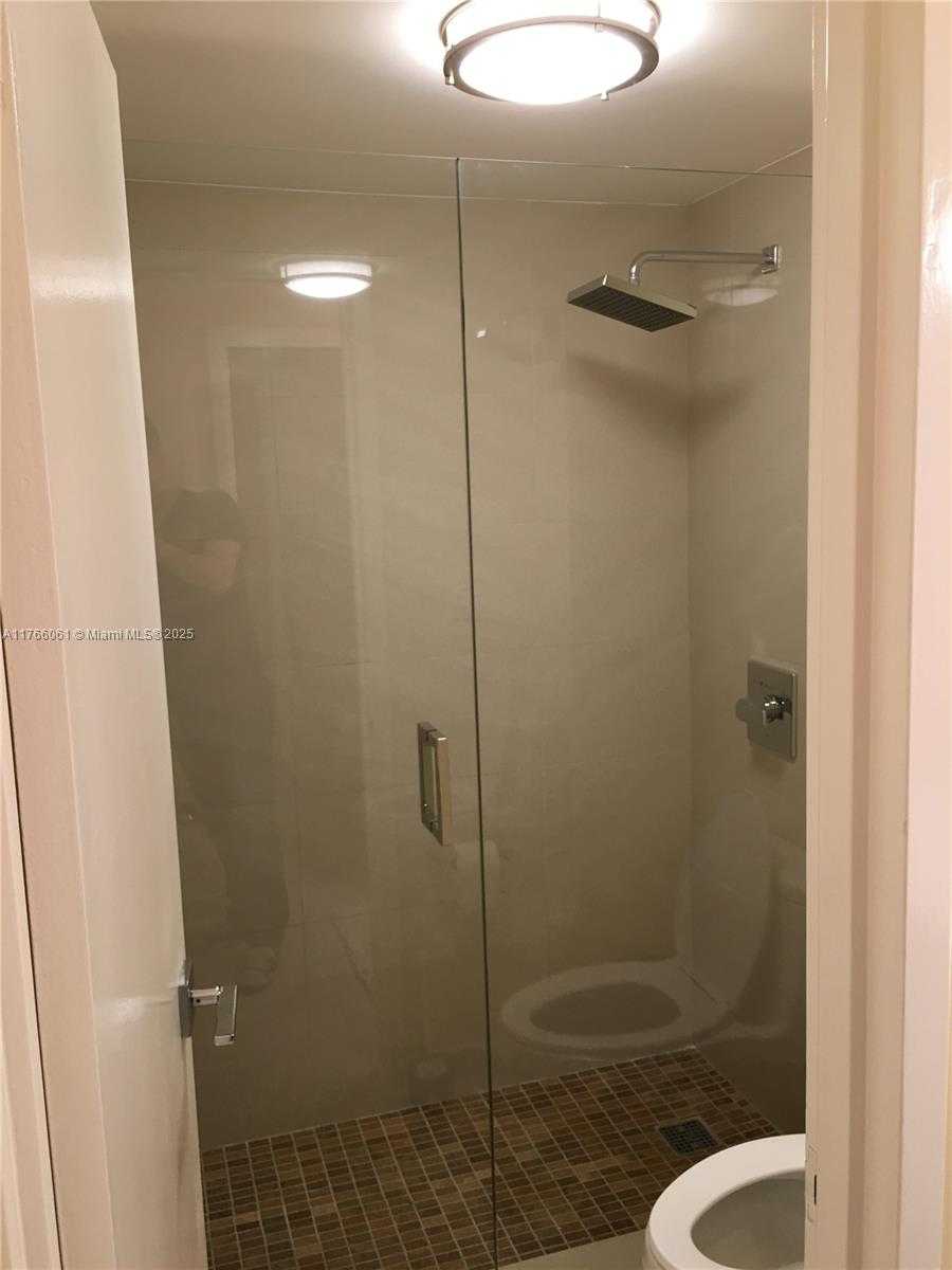 Small Image of 100 LINCOLN RD #1403, Miami Beach Number 5