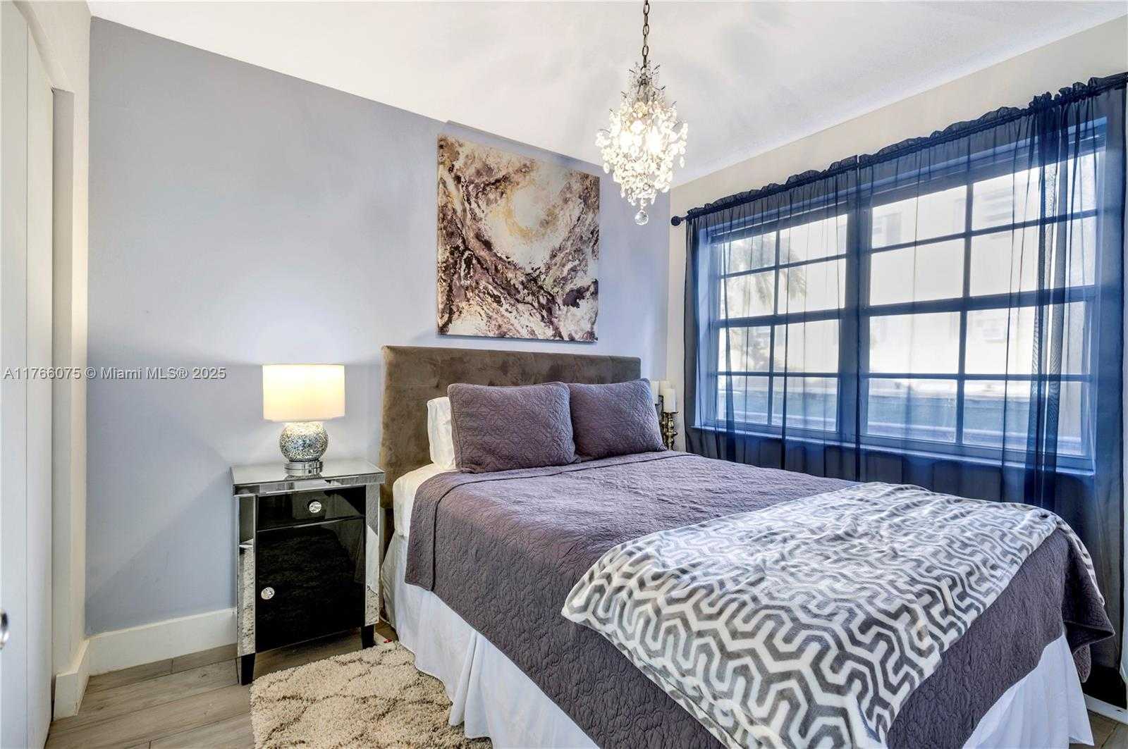 Small Image of 2600 COLLINS AVE #204, Miami Beach Number 11