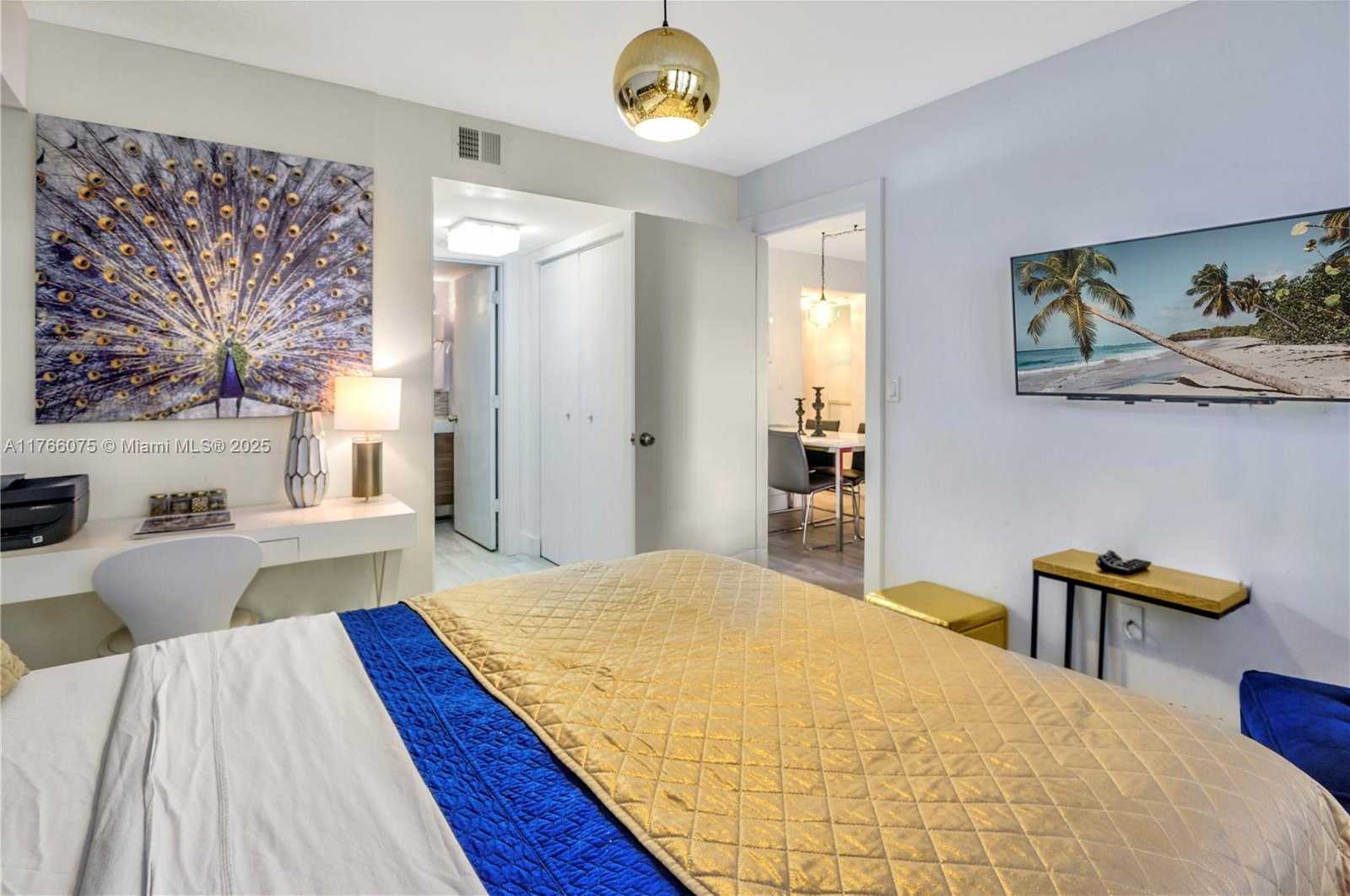 Small Image of 2600 COLLINS AVE #204, Miami Beach Number 14