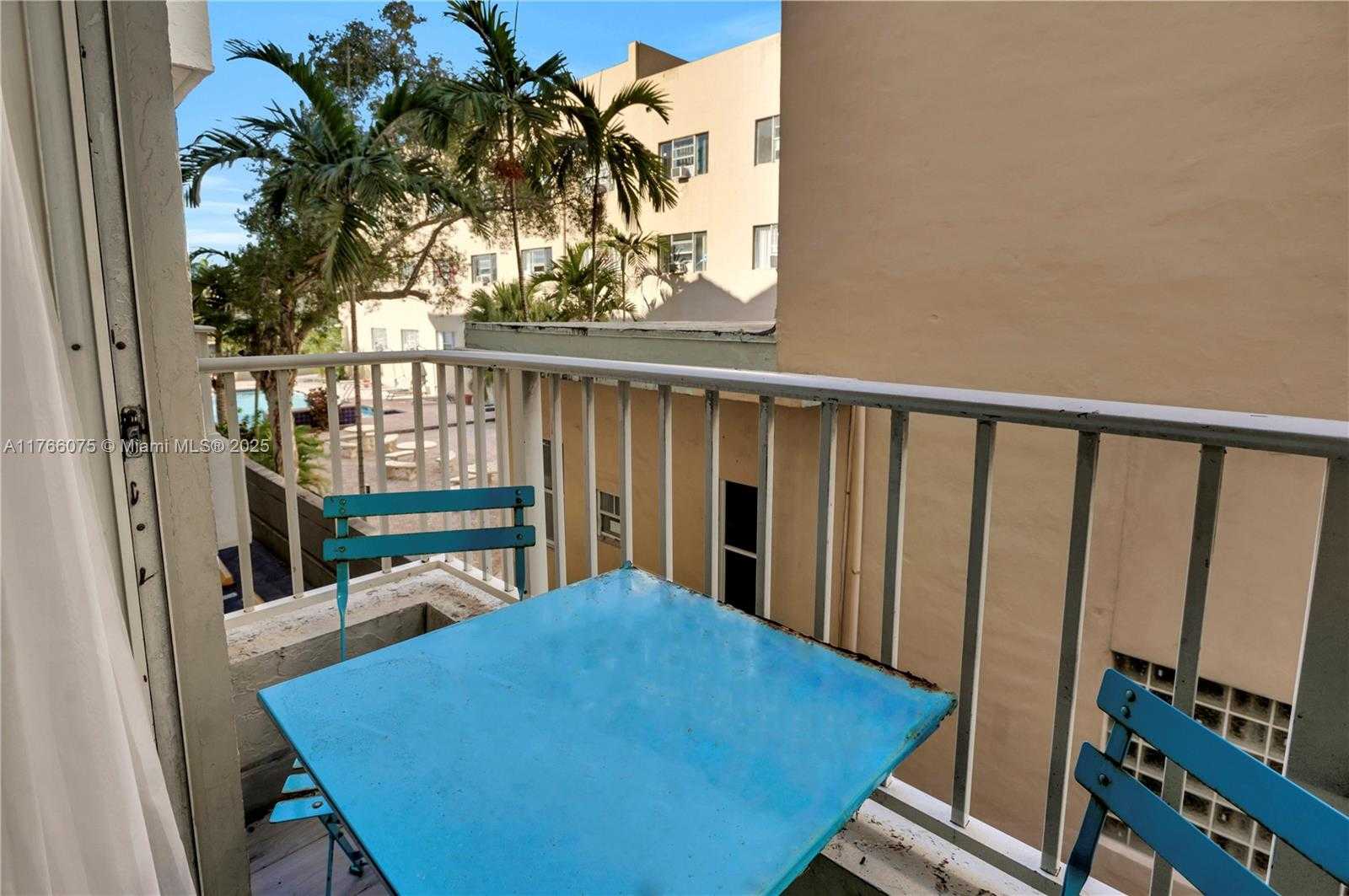 Small Image of 2600 COLLINS AVE #204, Miami Beach Number 16