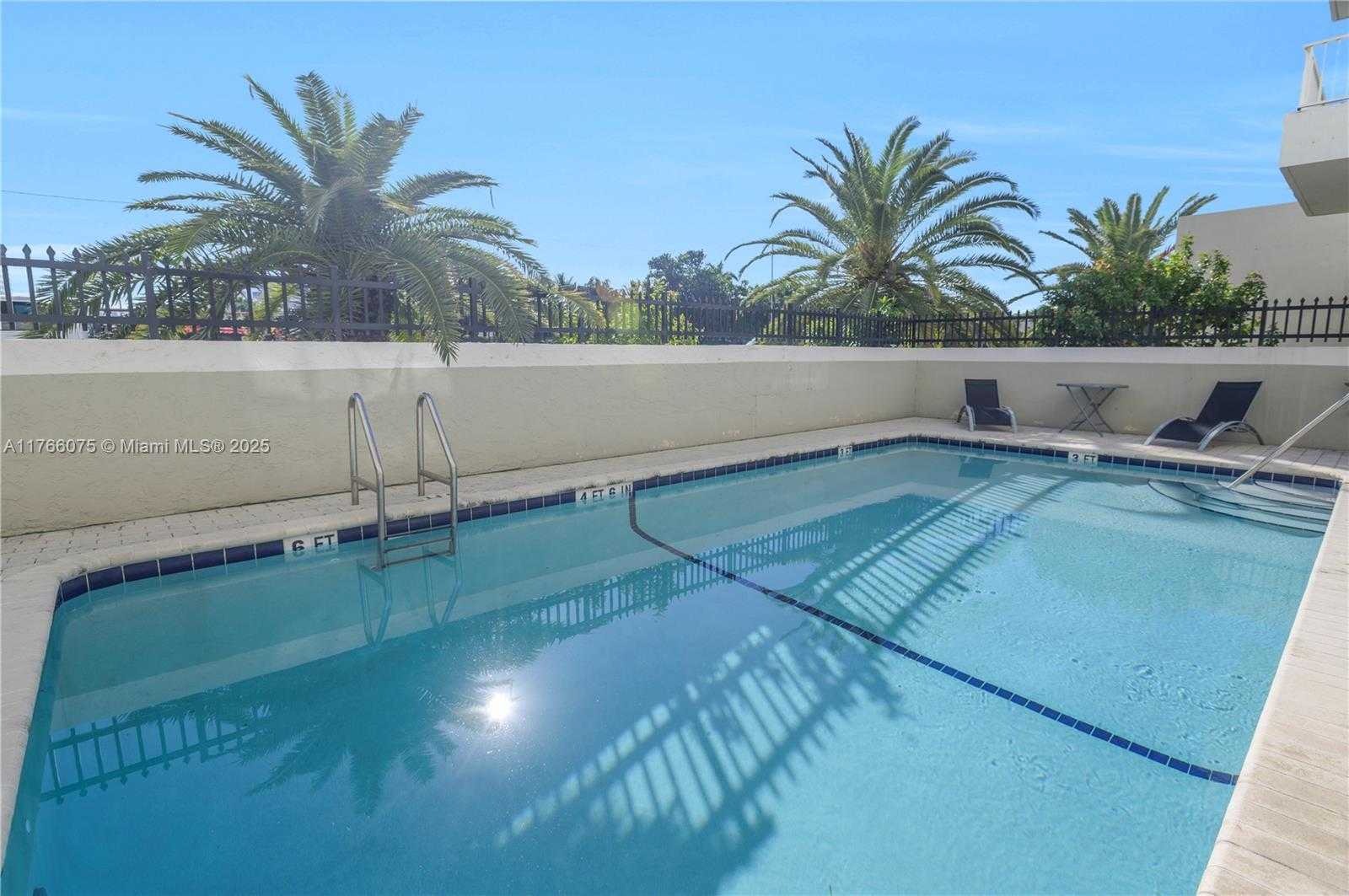 Small Image of 2600 COLLINS AVE #204, Miami Beach Number 17