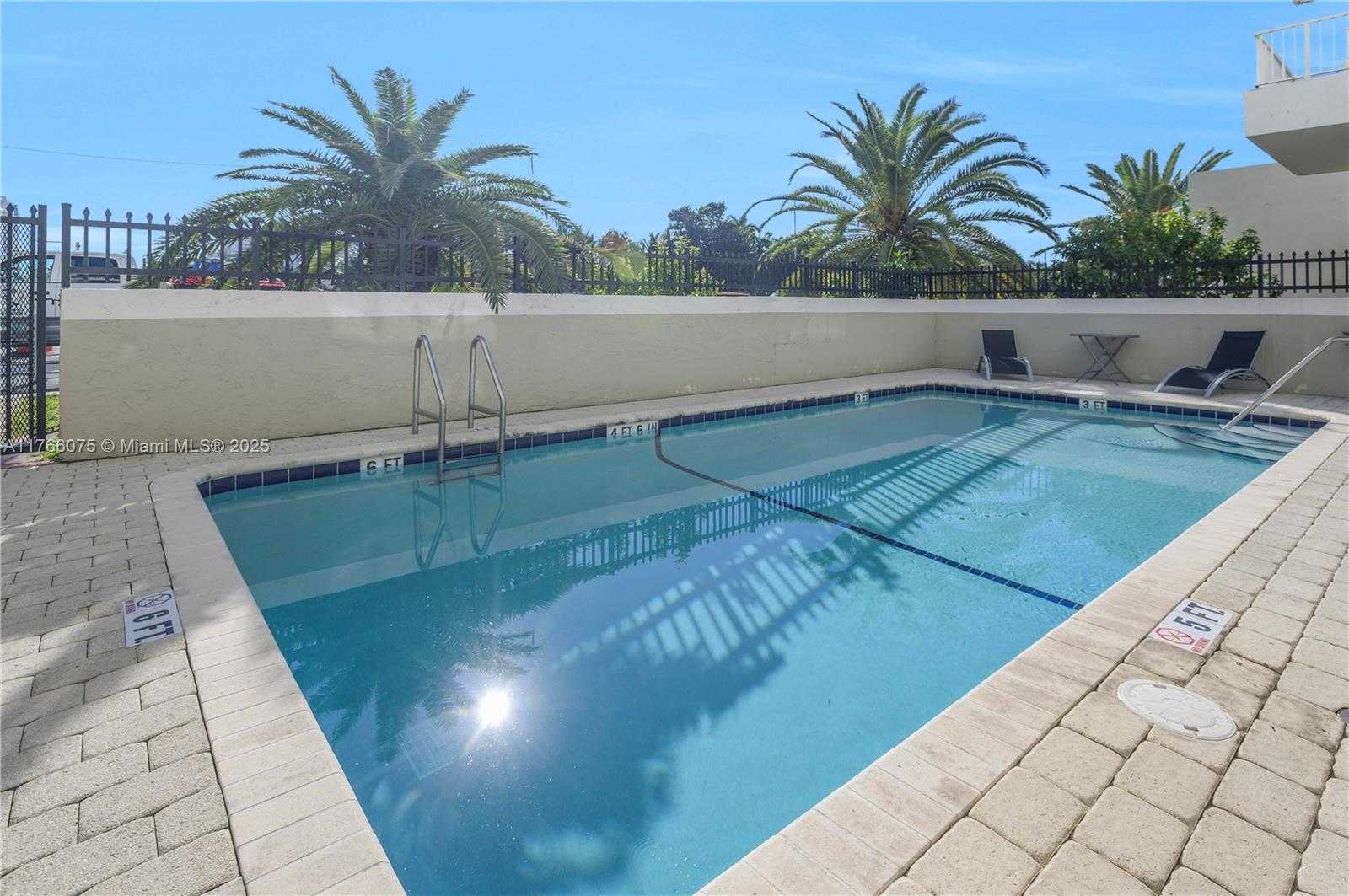Small Image of 2600 COLLINS AVE #204, Miami Beach Number 18