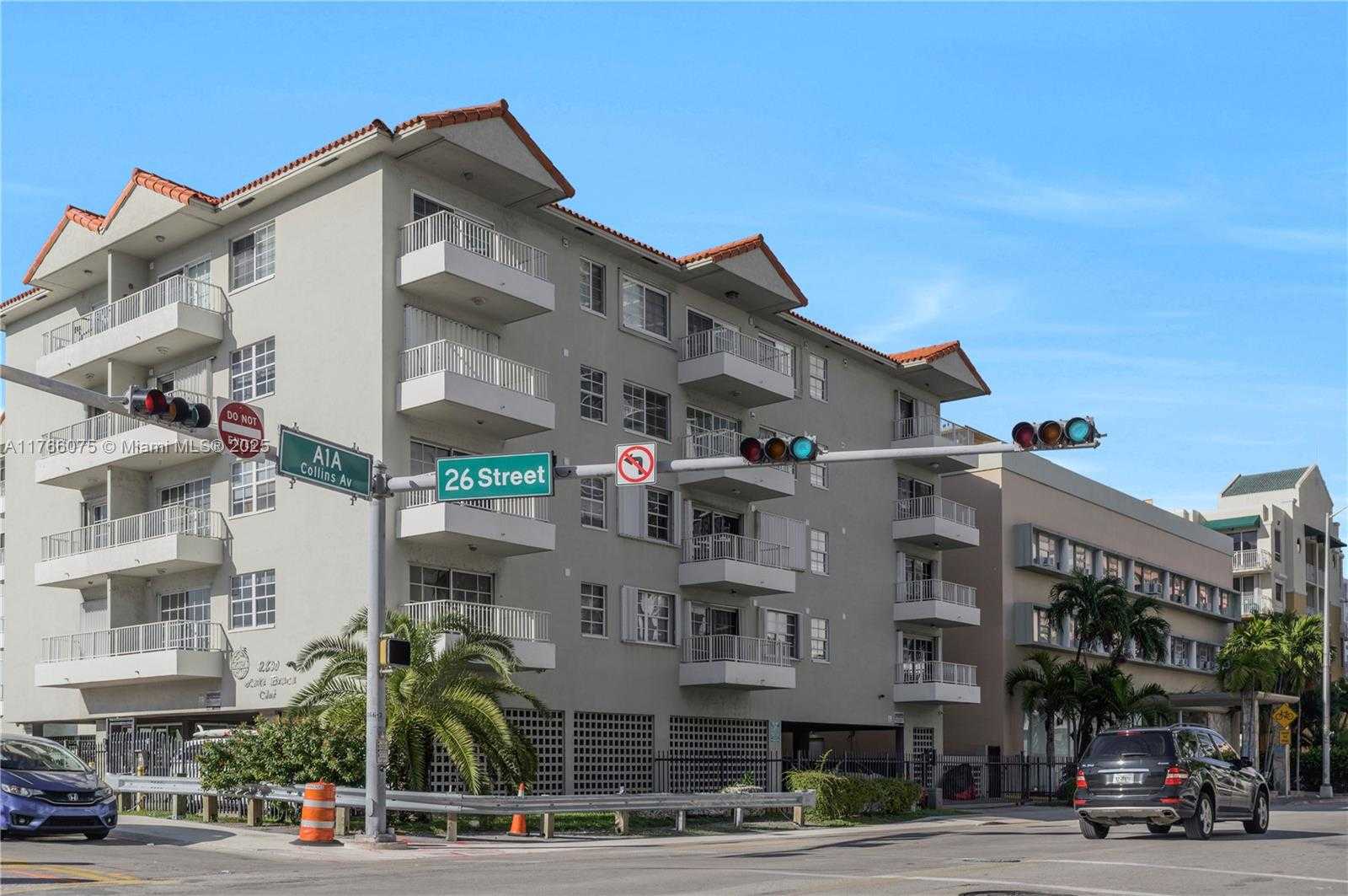 Small Image of 2600 COLLINS AVE #204, Miami Beach Number 21