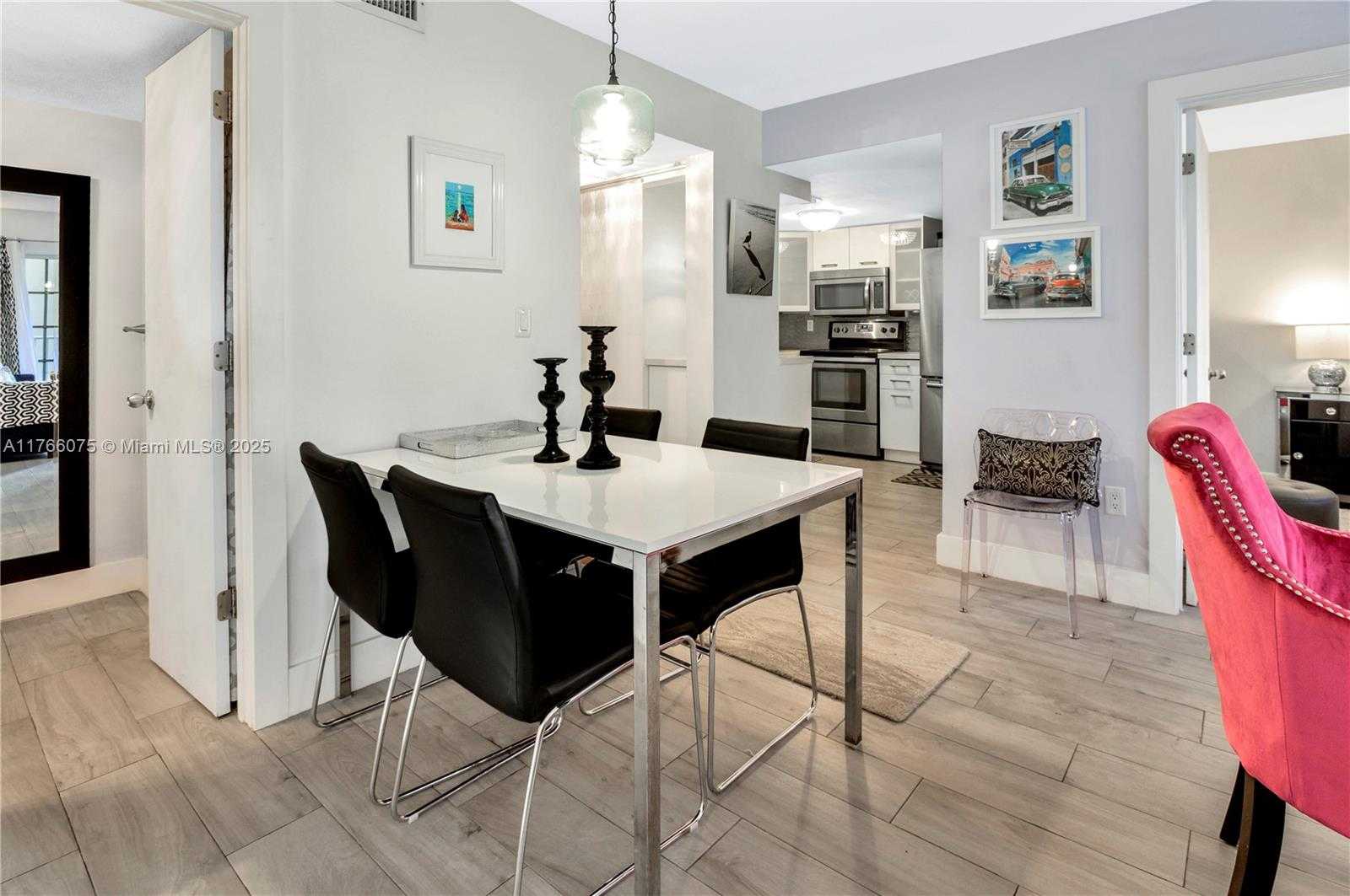 Small Image of 2600 COLLINS AVE #204, Miami Beach Number 7