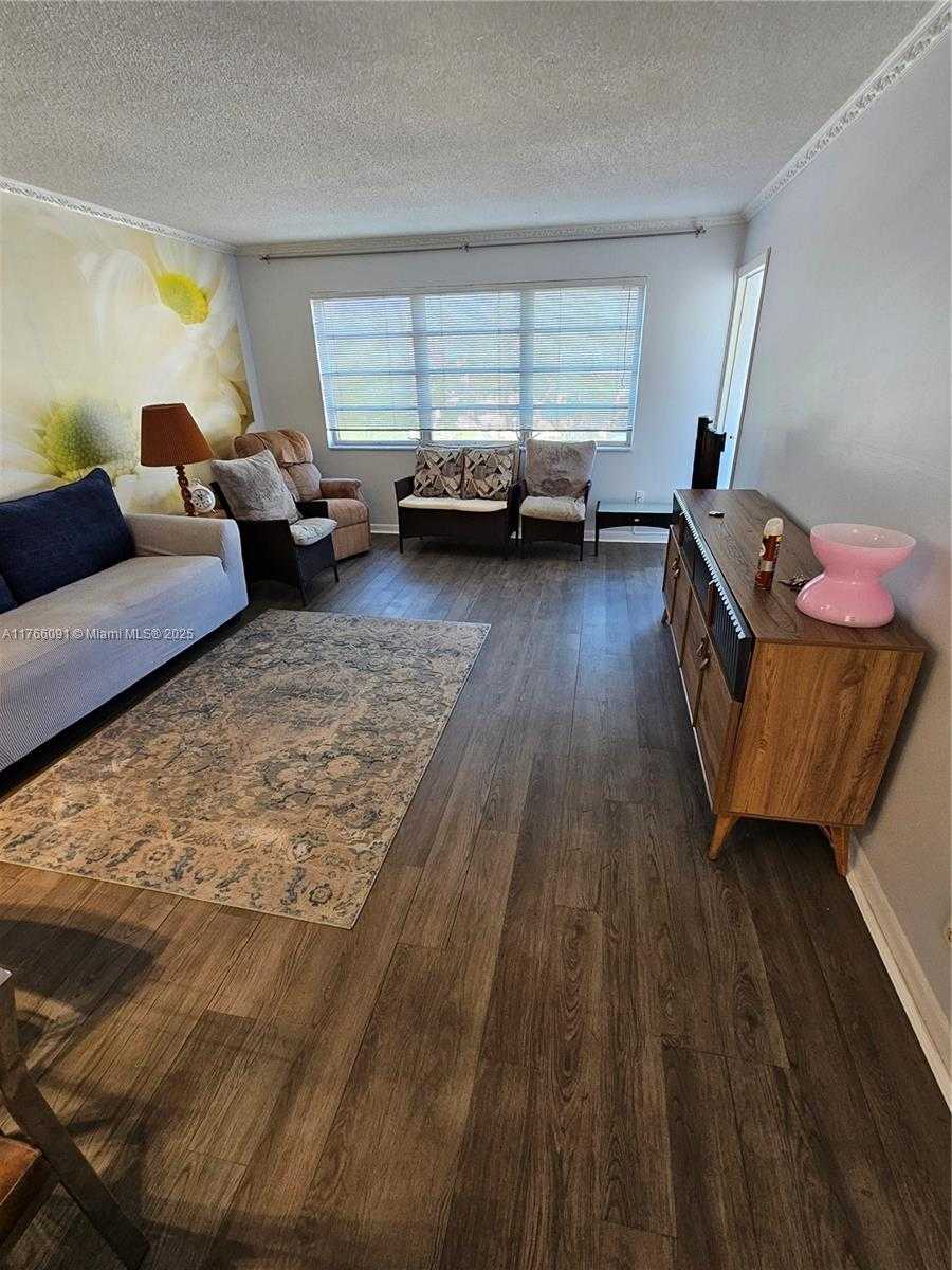 Small Image of 410 #318, Hallandale Beach Number 5