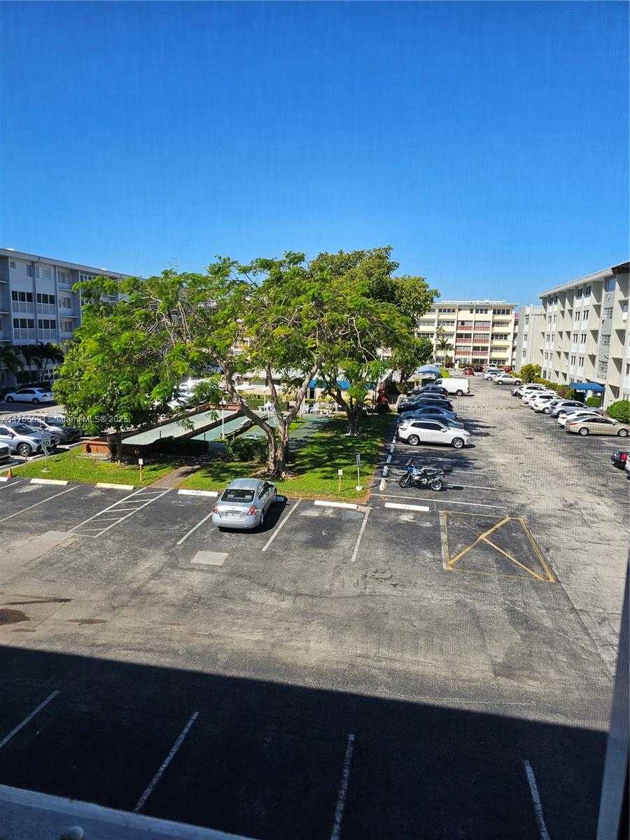 Small Image of 410 #318, Hallandale Beach Number 6