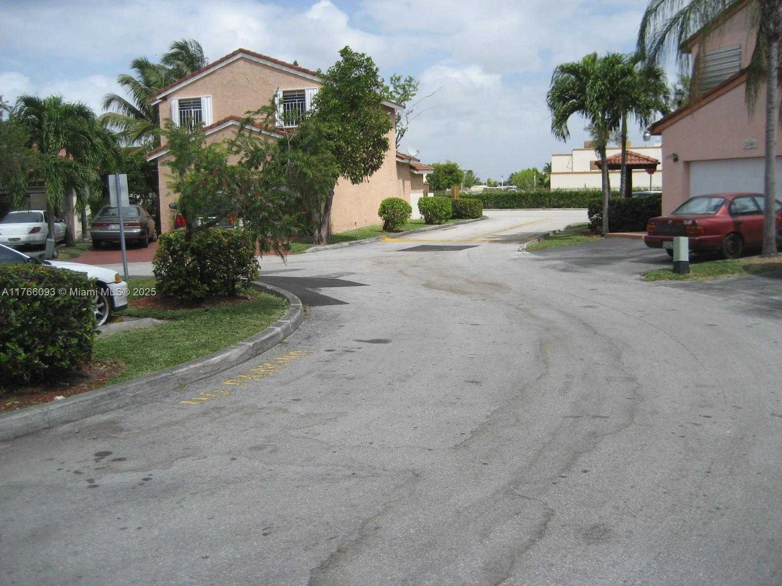 Small Image of 13224 SOUTH WEST 10 TE, Miami Number 23